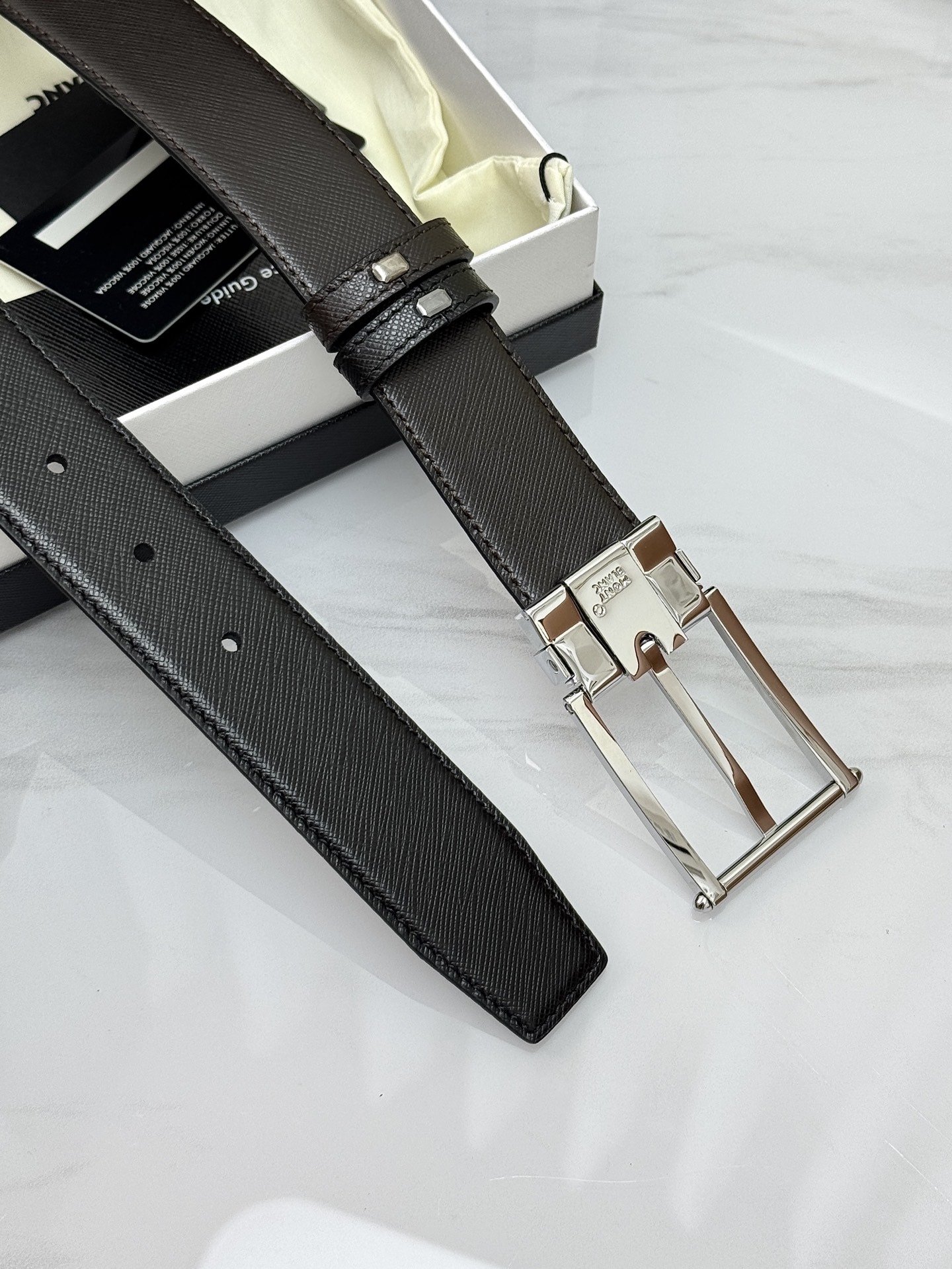 Montblanc万宝龙 宽3.5cm 采用头层牛皮 精品针式扣头 自由裁剪商务休闲皮带👉