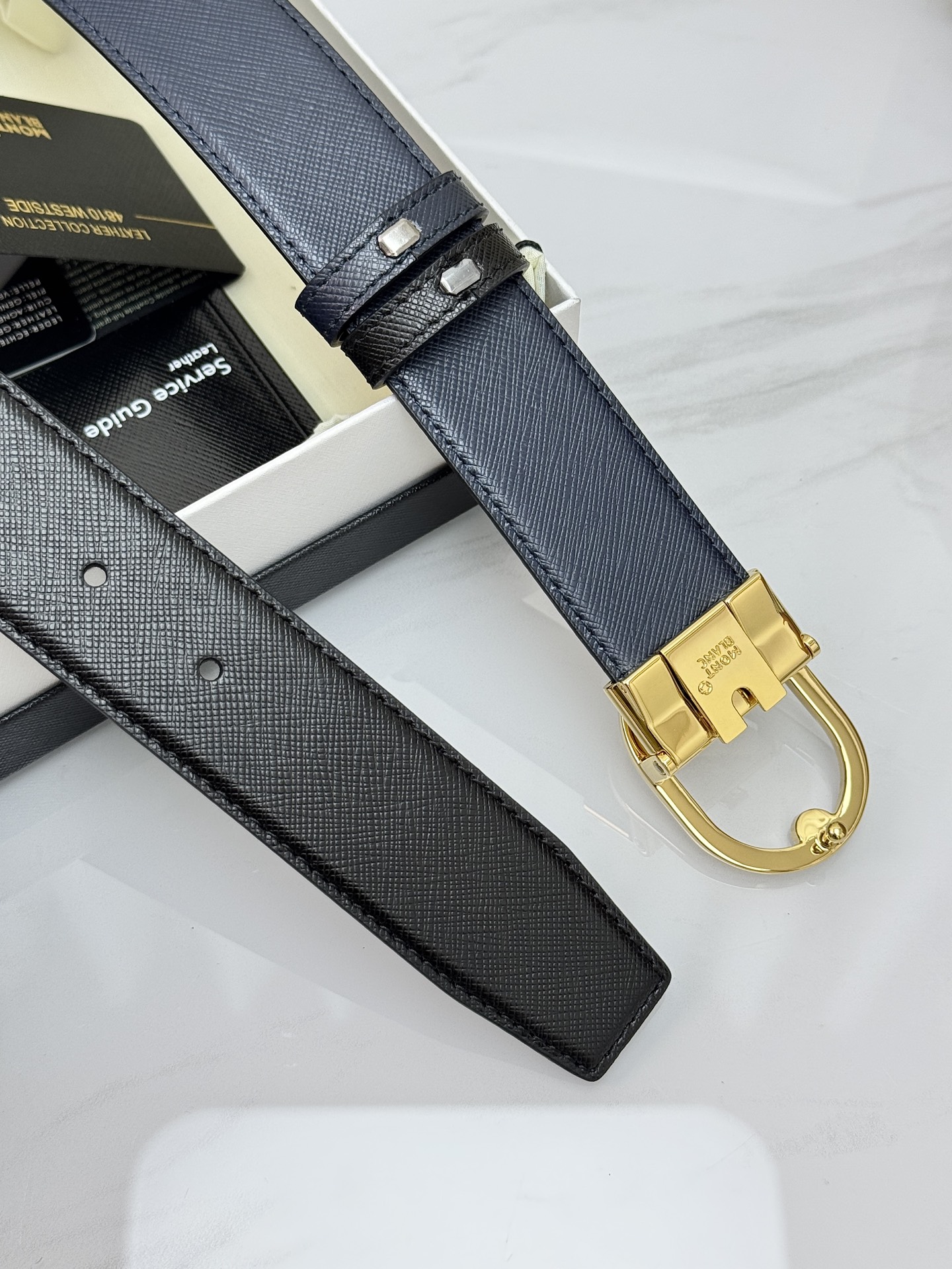 Montblanc万宝龙 宽3.5cm 采用头层牛皮 精品针式扣头 自由裁剪商务休闲皮带👉