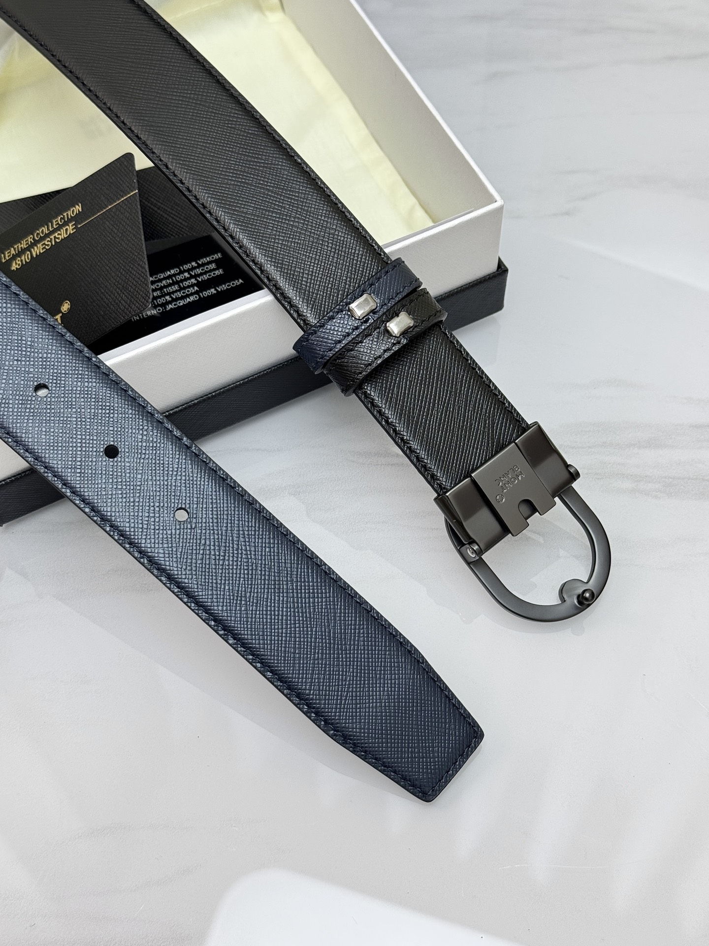 Montblanc万宝龙 宽3.5cm 采用头层牛皮 精品针式扣头 自由裁剪商务休闲皮带👉