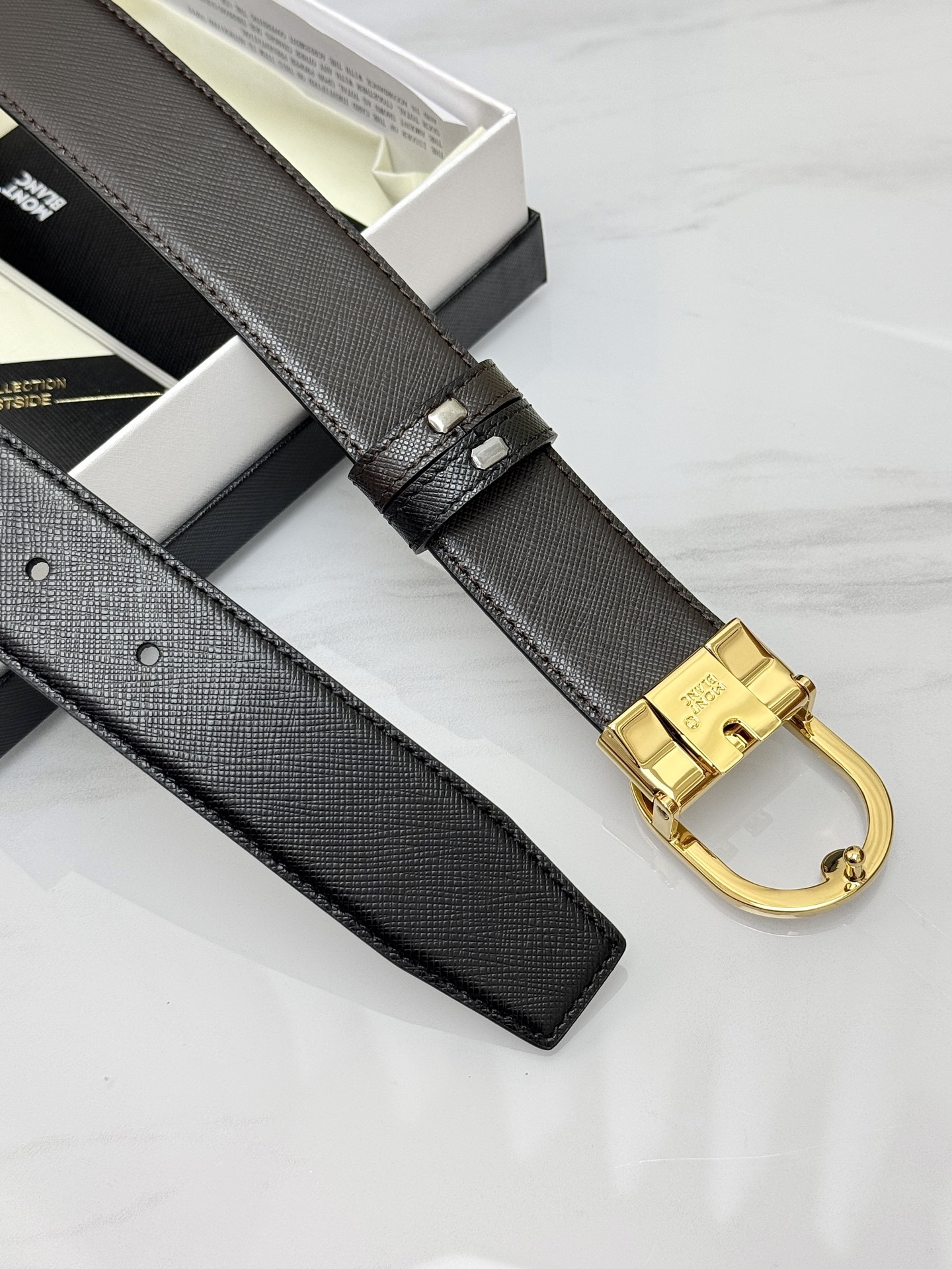 Montblanc万宝龙 宽3.5cm 采用头层牛皮 精品针式扣头 自由裁剪商务休闲皮带👉