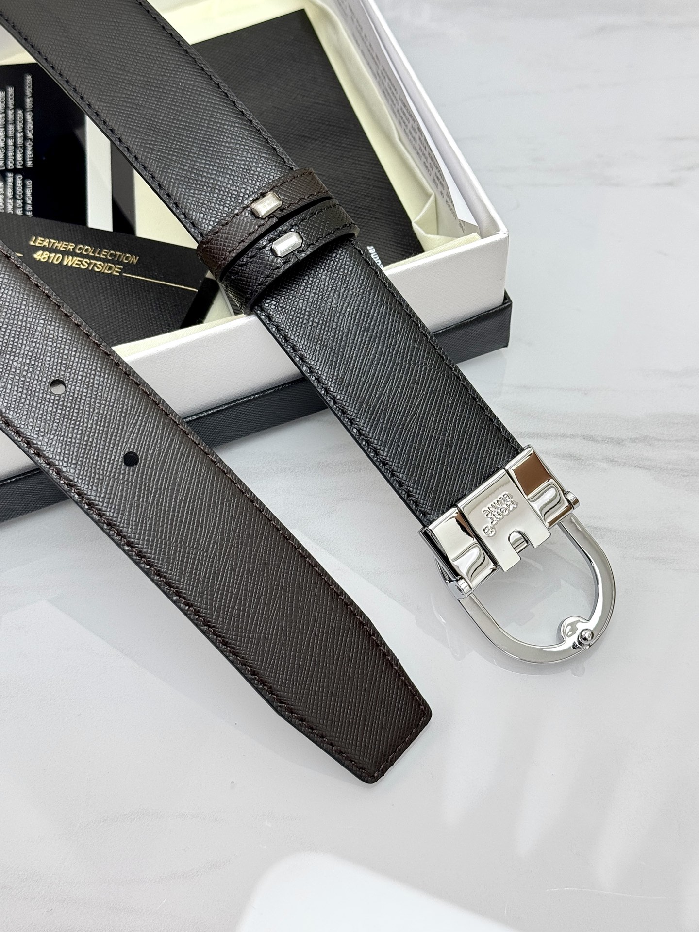 Montblanc万宝龙 宽3.5cm 采用头层牛皮 精品针式扣头 自由裁剪商务休闲皮带👉