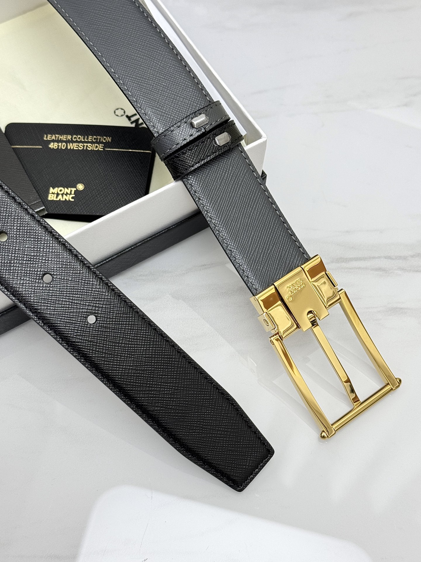 Montblanc万宝龙 宽3.5cm 采用头层牛皮 精品针式扣头 自由裁剪商务休闲皮带👉