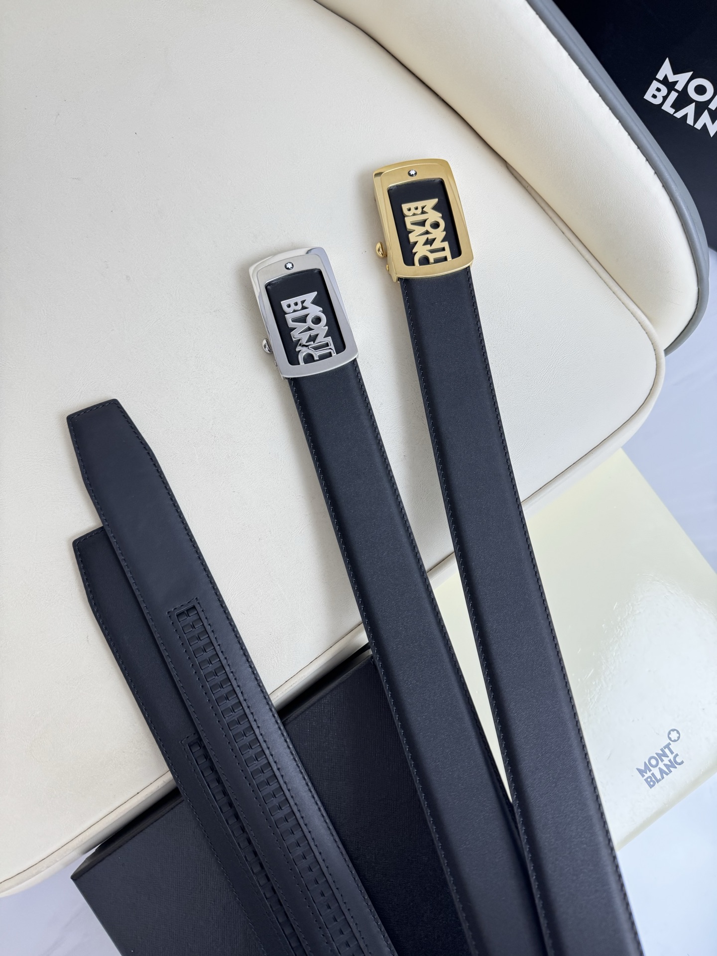 Montblanc万宝龙 宽3.5cm 采用头层牛皮 精品针式扣头 自由裁剪商务休闲皮带👉