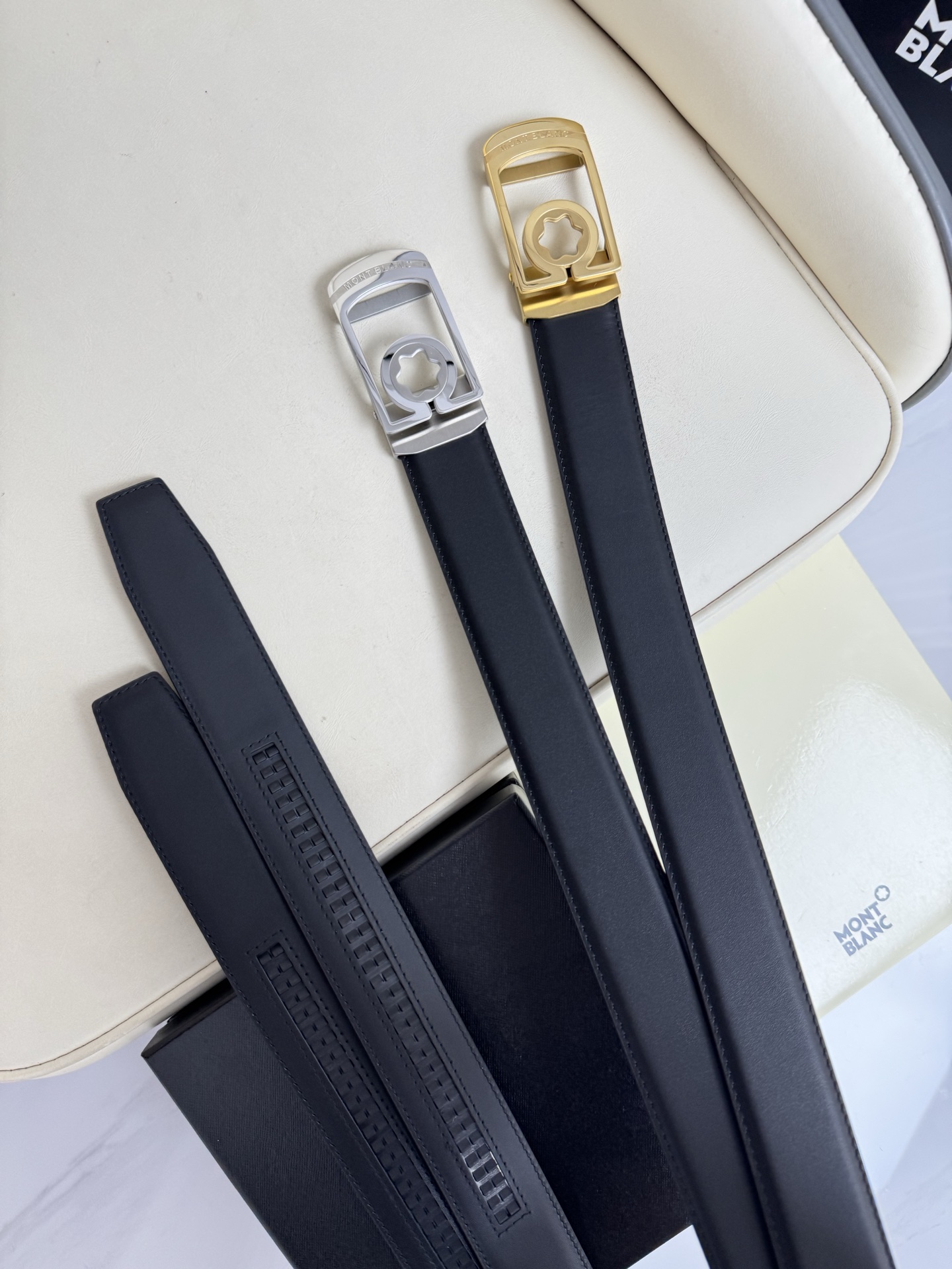 Montblanc万宝龙 宽3.5cm 采用头层牛皮 精品针式扣头 自由裁剪商务休闲皮带👉