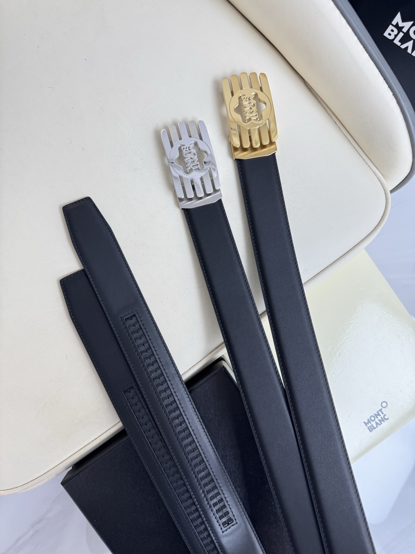 Montblanc万宝龙 宽3.5cm 采用头层牛皮 精品针式扣头 自由裁剪商务休闲皮带👉