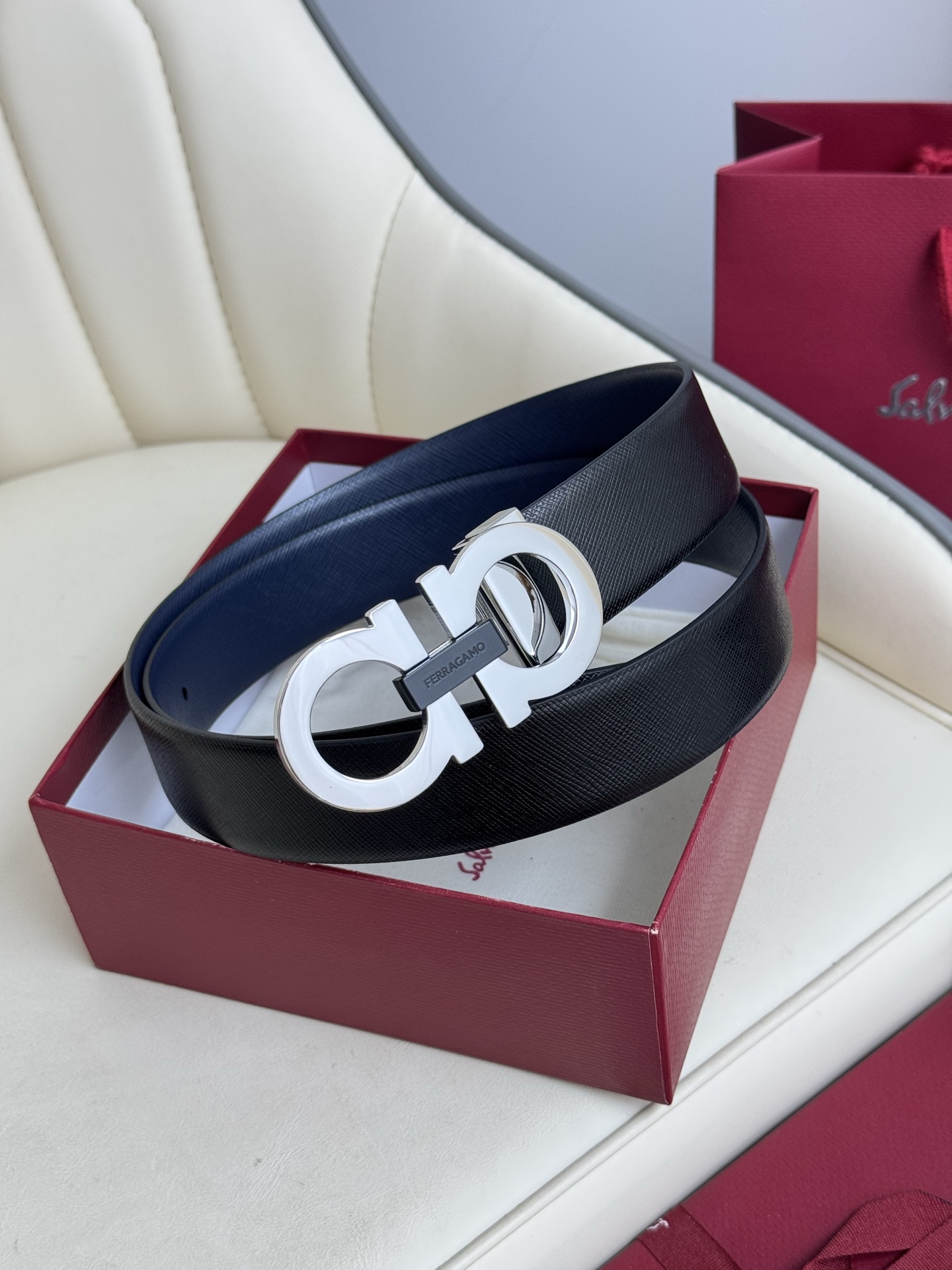 NO:882727,Original (Ferragamo) double-sided original imported first-layer cowhide, double-sided use, vacuum electroplated copper buckle, exquisite workmanship, counter quality!  Fashionable, casual and versatile items are on sale!  Comes with full counter packaging, width 3.5, belt, ferragamo, cowhide19860909原单（菲拉格慕）双面原厂进口头层牛皮,双面使用,真空电镀铜扣,做工精致专柜品质！时尚休闲百搭火爆热销中！配专柜全套包装,宽度3.5,皮带,ferragamo,cowhide,Belt