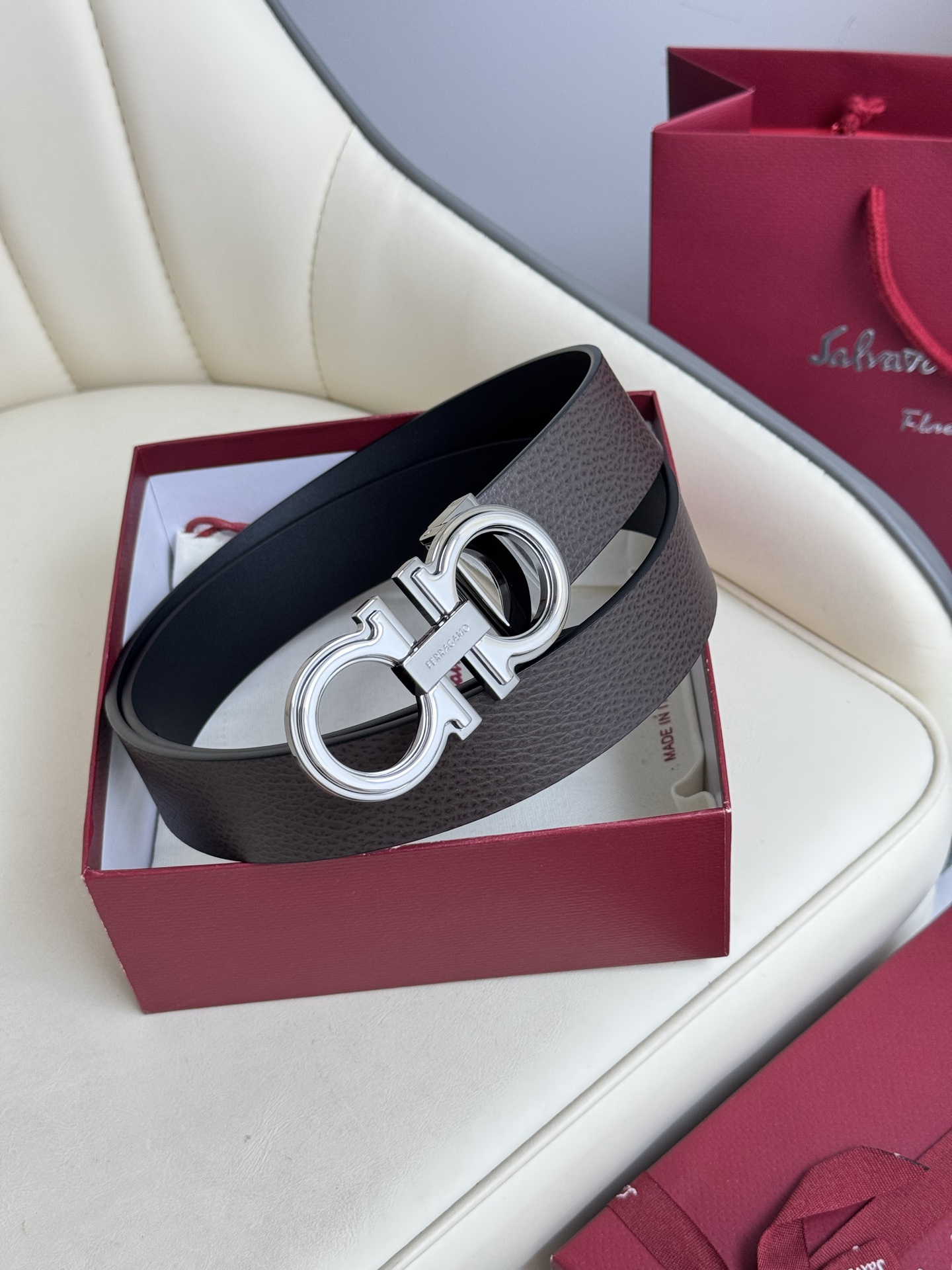 NO:882473,(Ferragamo) Double-sided original imported first-layer cowhide, double-sided use, vacuum electroplated copper buckle, exquisite workmanship, counter quality!  Fashionable, casual and versatile items are on sale!  Comes with full counter packaging, width 3.5, belt, ferragamo, cowhide19860909（菲拉格慕）双面原厂进口头层牛皮,双面使用,真空电镀铜扣,做工精致专柜品质！时尚休闲百搭火爆热销中！配专柜全套包装,宽度3.5,皮带,ferragamo,cowhide,Belt