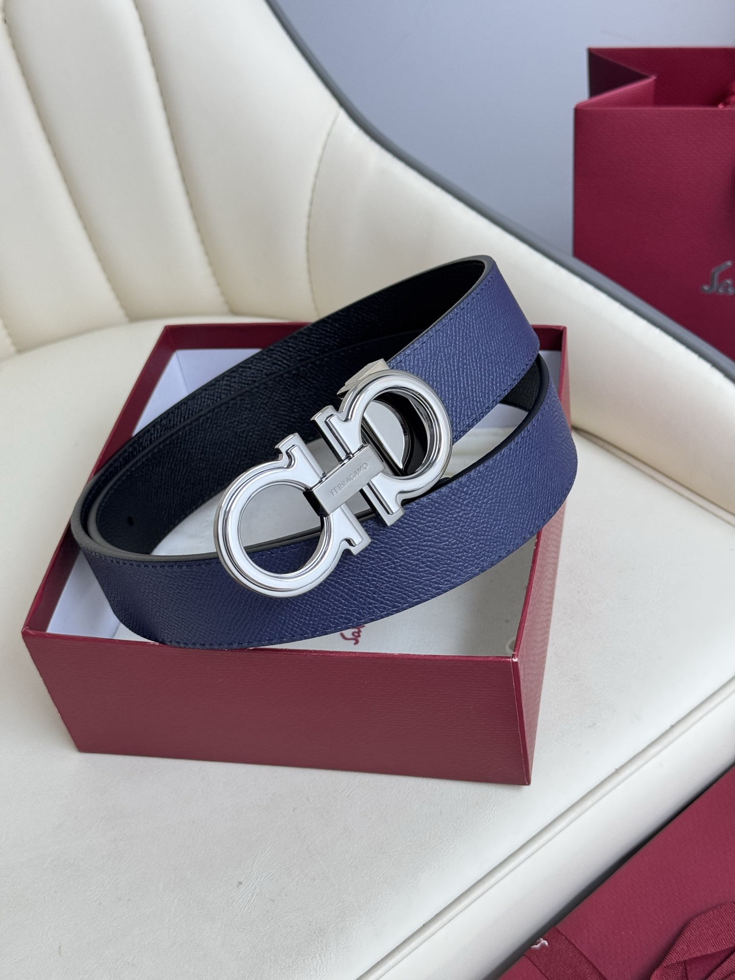 NO:860712,(Ferragamo) Double-sided original imported first-layer cowhide, double-sided use, vacuum electroplated copper buckle, exquisite workmanship, counter quality!  Fashionable, casual and versatile items are on sale!  Comes with full counter packaging, width 3.5, belt, ferragamo, cowhide19860909（菲拉格慕）双面原厂进口头层牛皮,双面使用,真空电镀铜扣,做工精致专柜品质！时尚休闲百搭火爆热销中！配专柜全套包装,宽度3.5,皮带,ferragamo,cowhide,Belt