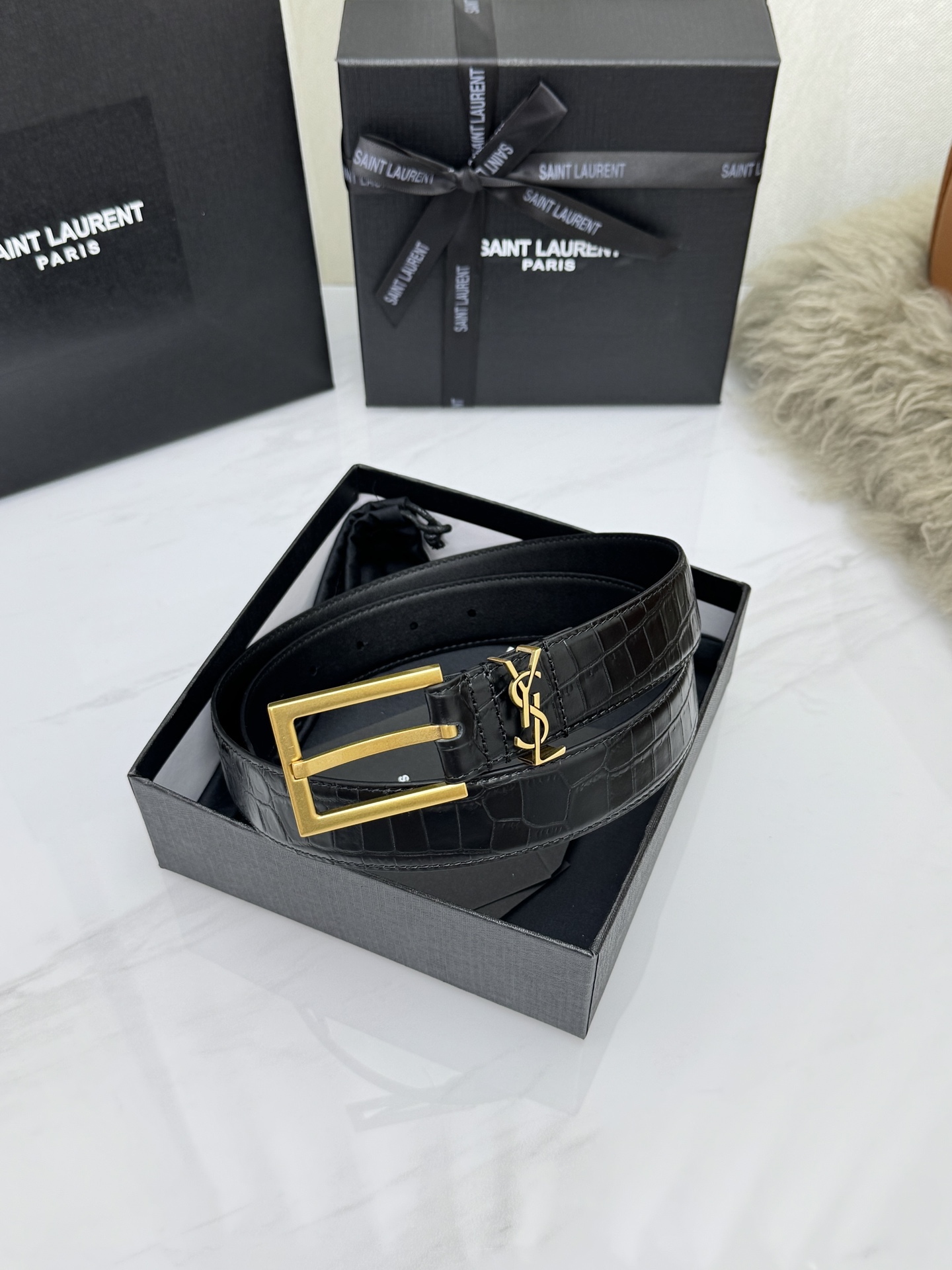 Saint Laurent 圣罗兰女士腰带皮带 原厂真金电渡扣头,意大利原厂皮,宽3.0cm,代购级。 Saint Laurent 圣罗兰女士腰带皮带 原厂真金电渡扣头,意大利原厂皮,宽3.0cm,代购级。