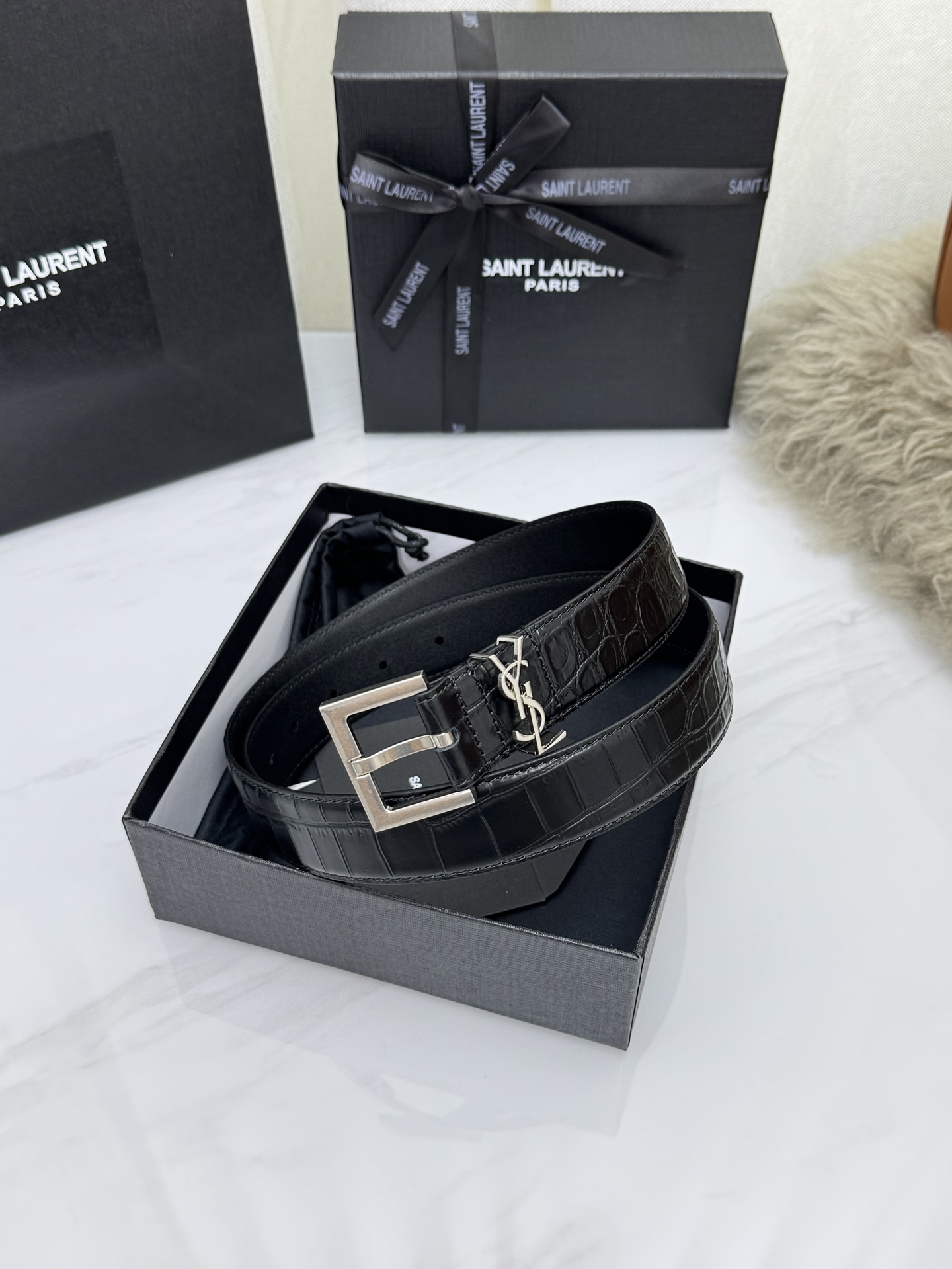 Saint Laurent 圣罗兰女士腰带皮带 原厂真金电渡扣头,意大利原厂皮,宽3.0cm,代购级。 Saint Laurent 圣罗兰女士腰带皮带 原厂真金电渡扣头,意大利原厂皮,宽3.0cm,代购级。