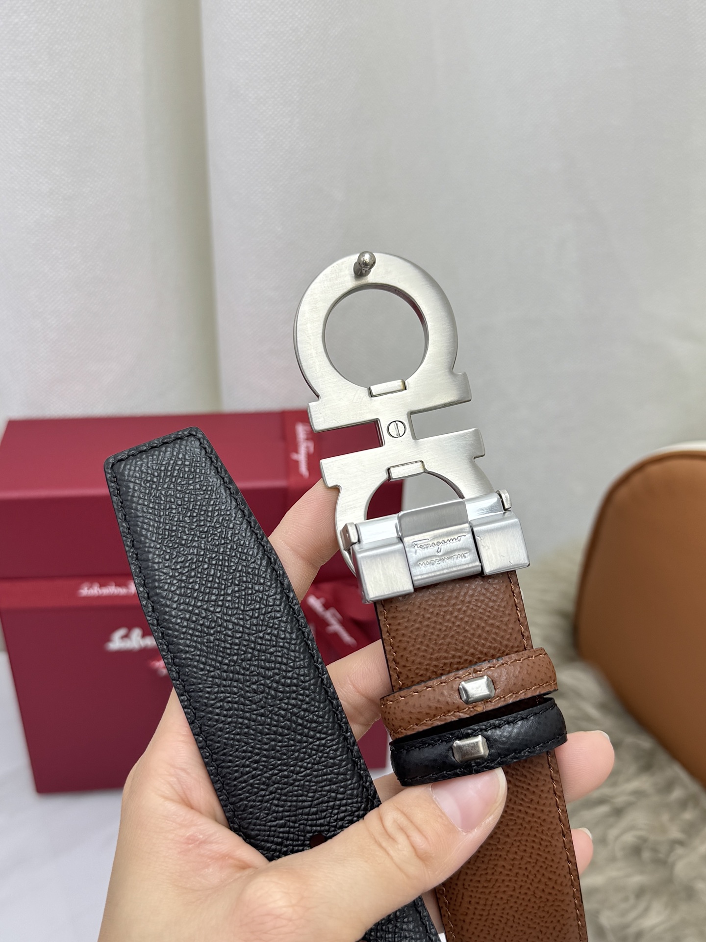 ⚡️⚡️（菲拉格慕）双面原厂进口头层牛皮，双面使用，真空电镀铜扣，做工精致专柜品质！时尚休闲百搭火爆热销中！配专柜全套包