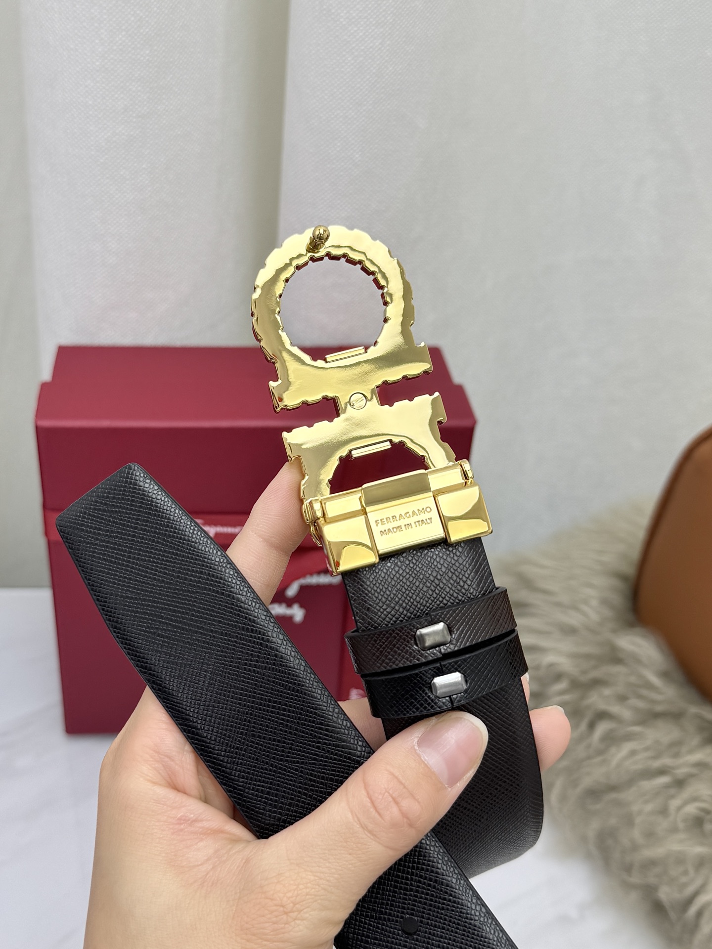 ⚡️⚡️（菲拉格慕）双面原厂进口头层牛皮，双面使用，真空电镀铜扣，做工精致专柜品质！时尚休闲百搭火爆热销中！配专柜全套包