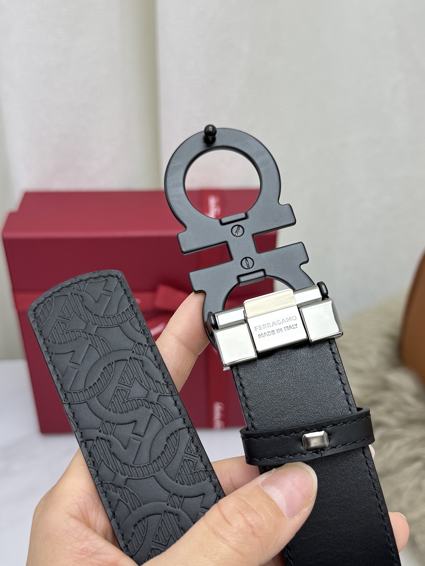⚡️⚡️（菲拉格慕）双面原厂进口头层牛皮，双面使用，真空电镀铜扣，做工精致专柜品质！时尚休闲百搭火爆热销中！配专柜全套包