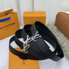 LV 奢华款现代 饰以雅致大方的标志性 柔软结实的皮带,可搭配从礼服到休闲装各种服饰。宽度4.0cm LV 奢华款现代 饰以雅致大方的标志性 柔软结实的皮带,可搭配从礼服到休闲装各种服饰。宽度4.0cm