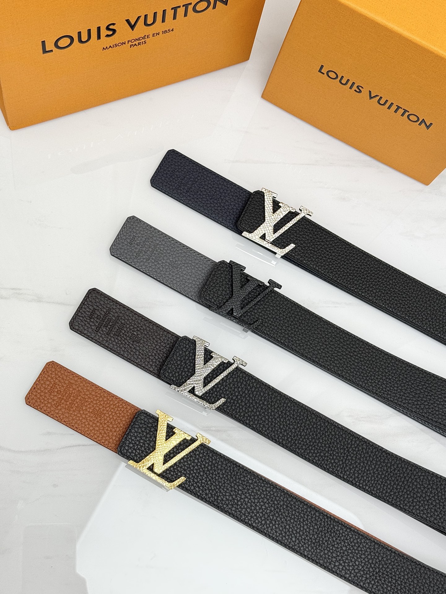 Louis Vuitton Men Taurillon Leather Belt LV