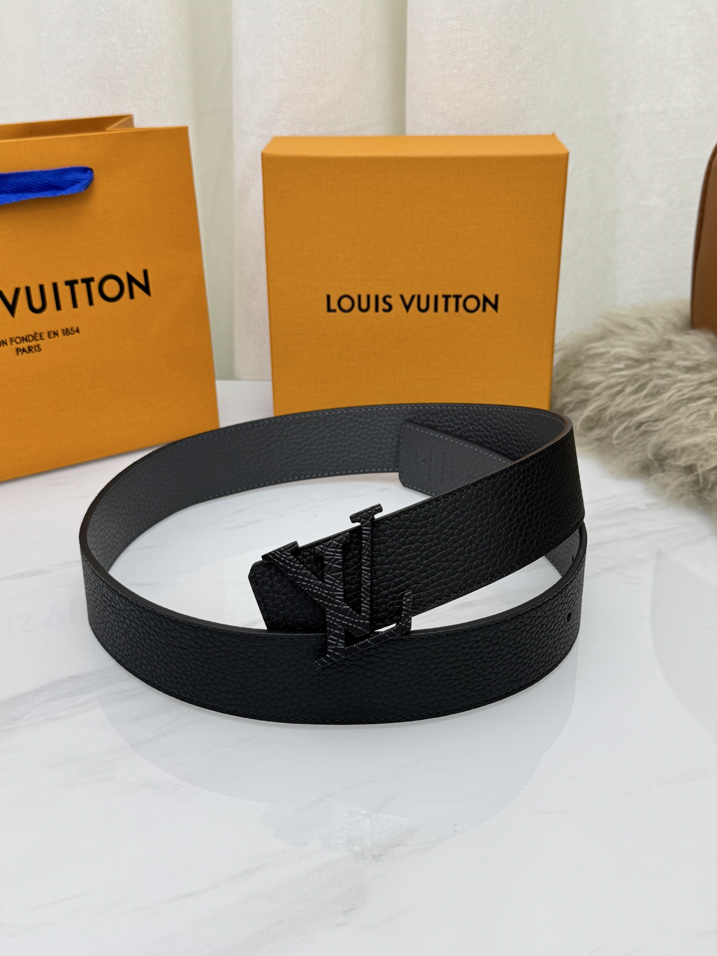 Louis Vuitton Men Taurillon Leather Belt LV