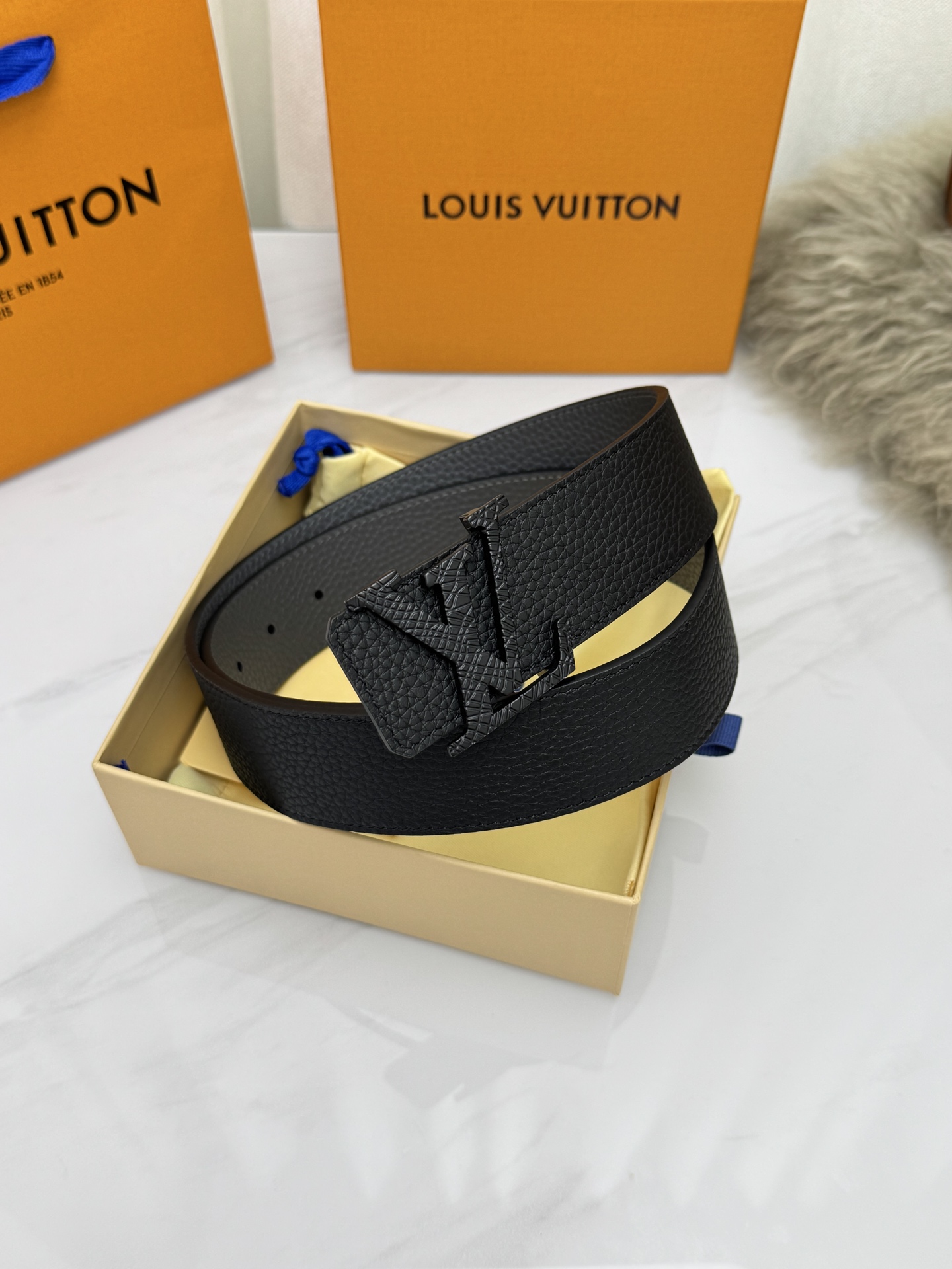 Louis Vuitton Men Taurillon Leather Belt LV