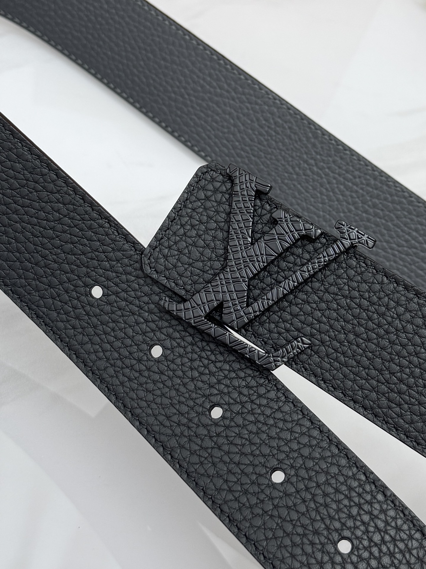 Louis Vuitton Men Taurillon Leather Belt LV