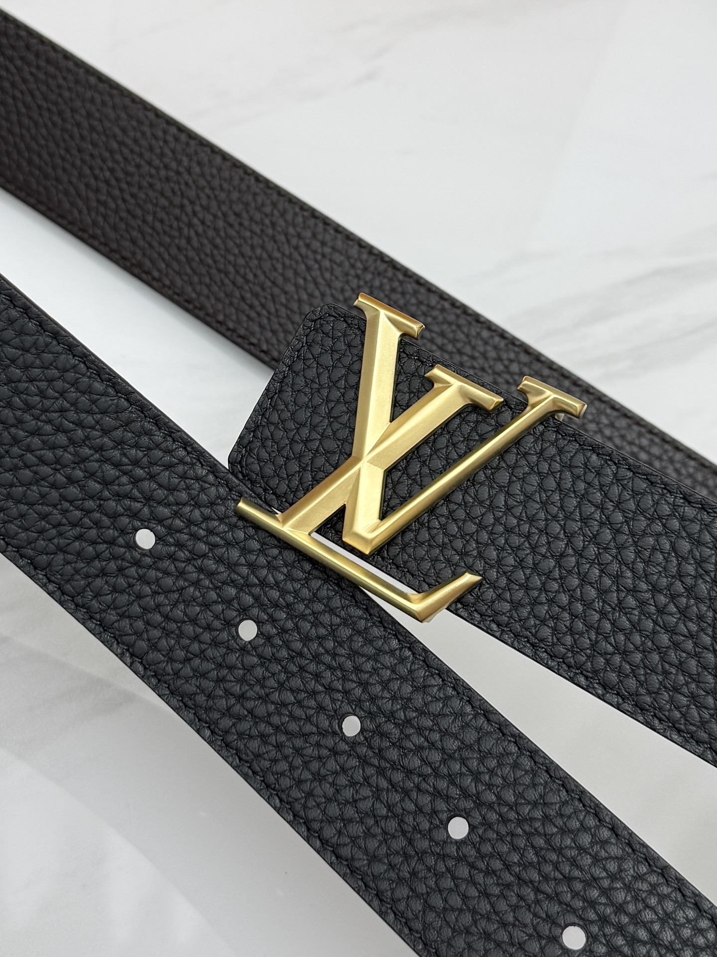 Louis Vuitton Men Taurillon Leather Belt LV