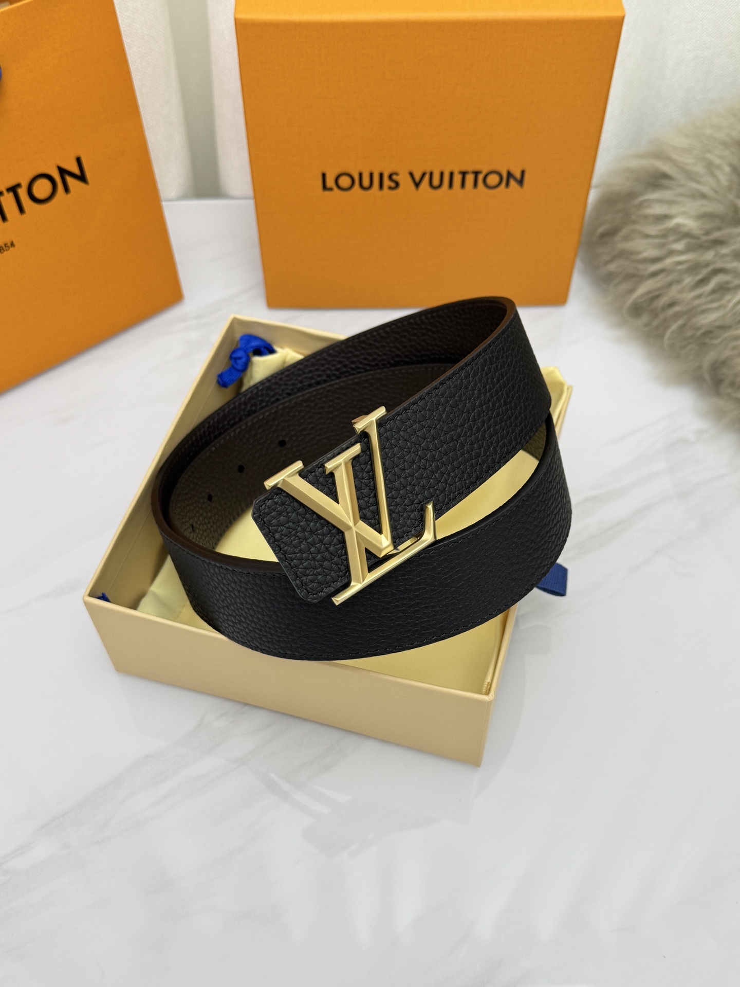 Louis Vuitton Men Taurillon Leather Belt LV