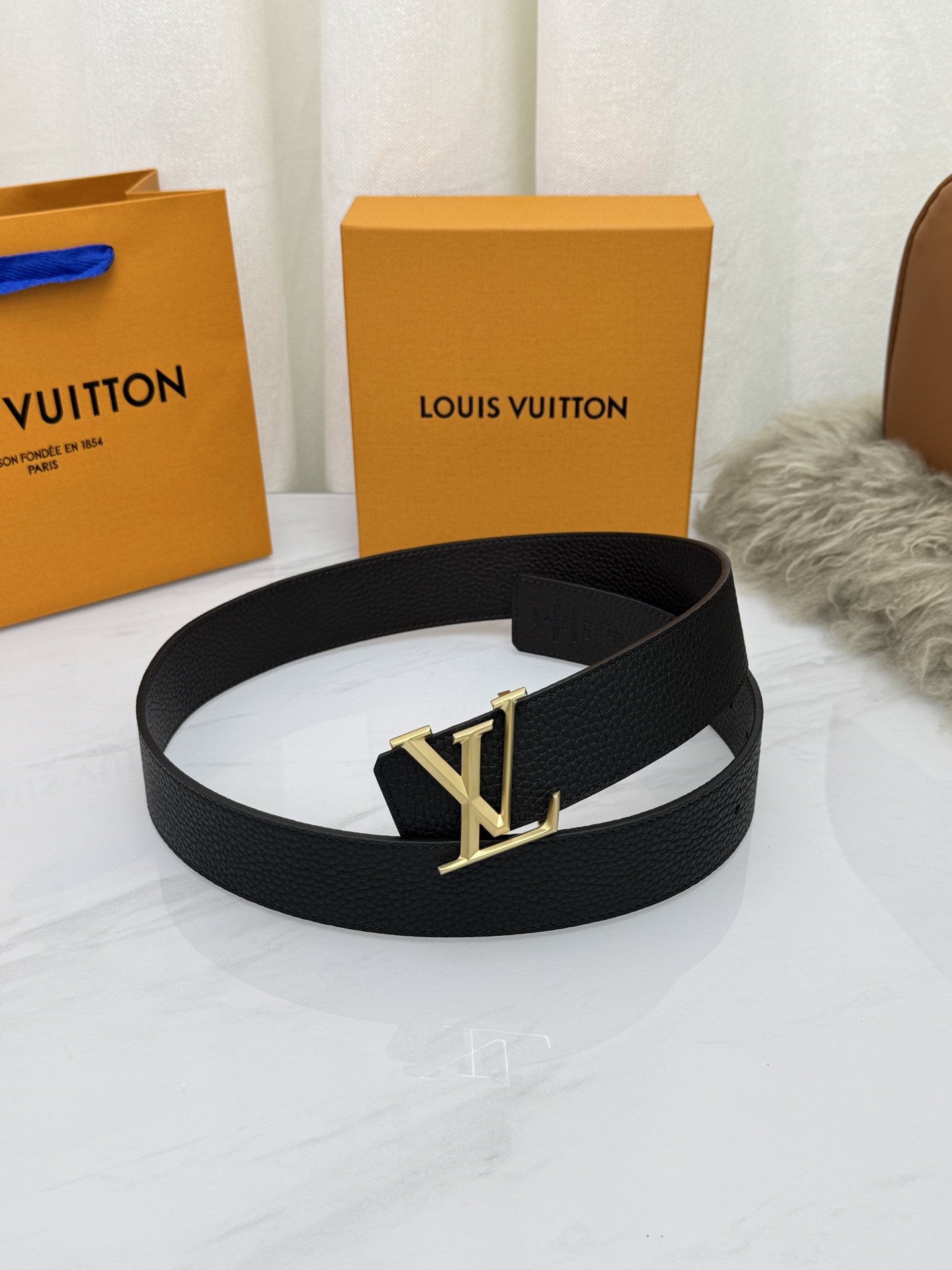 Louis Vuitton Men Taurillon Leather Belt LV