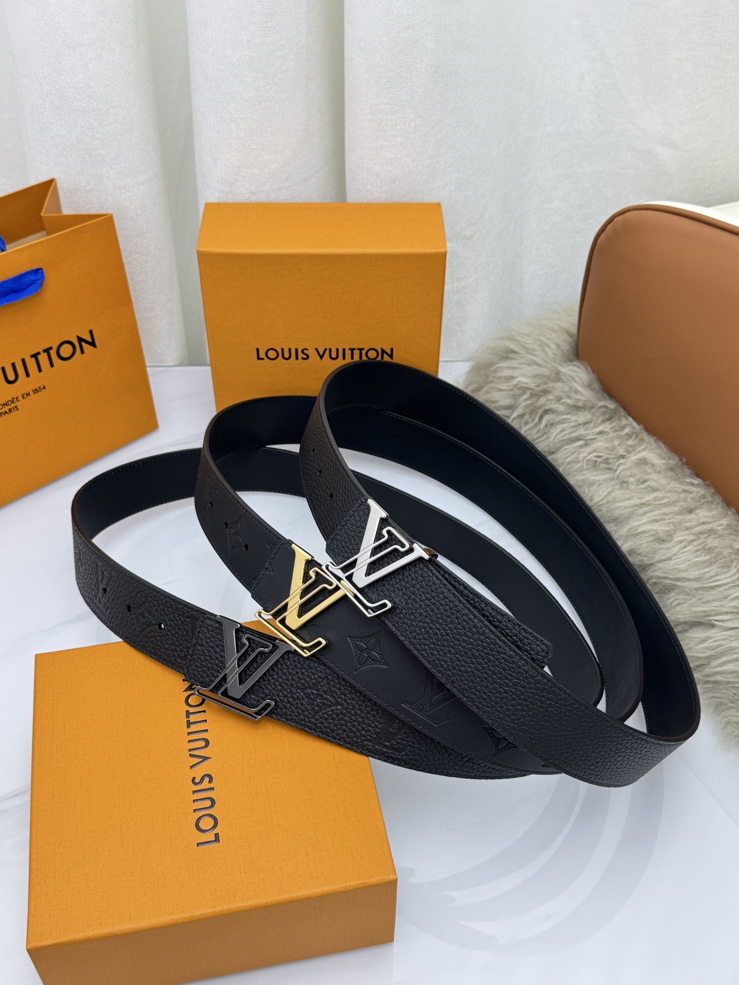 Louis Vuitton Men Taurillon Leather Belt LV