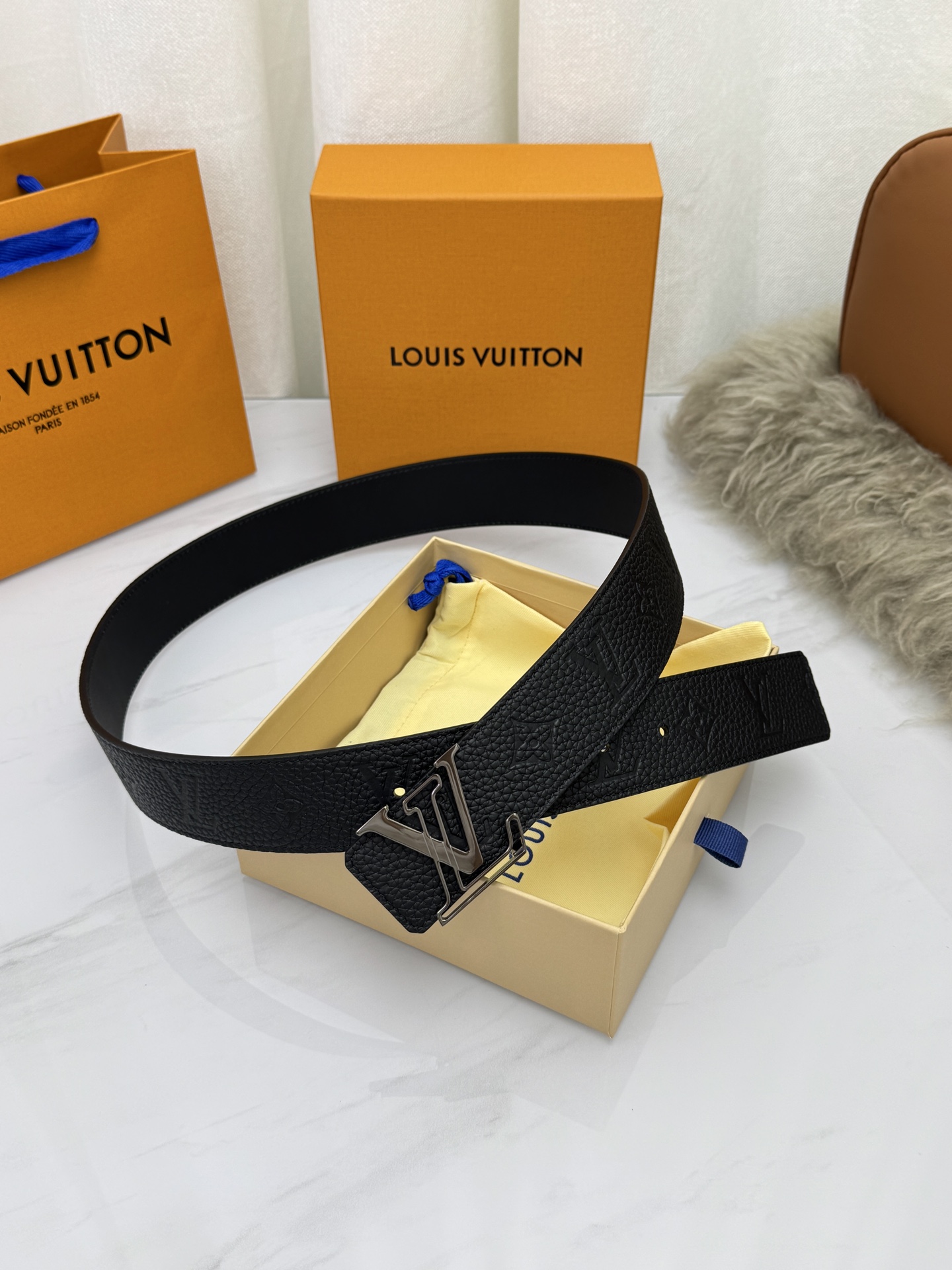 Louis Vuitton Men Taurillon Leather Belt LV