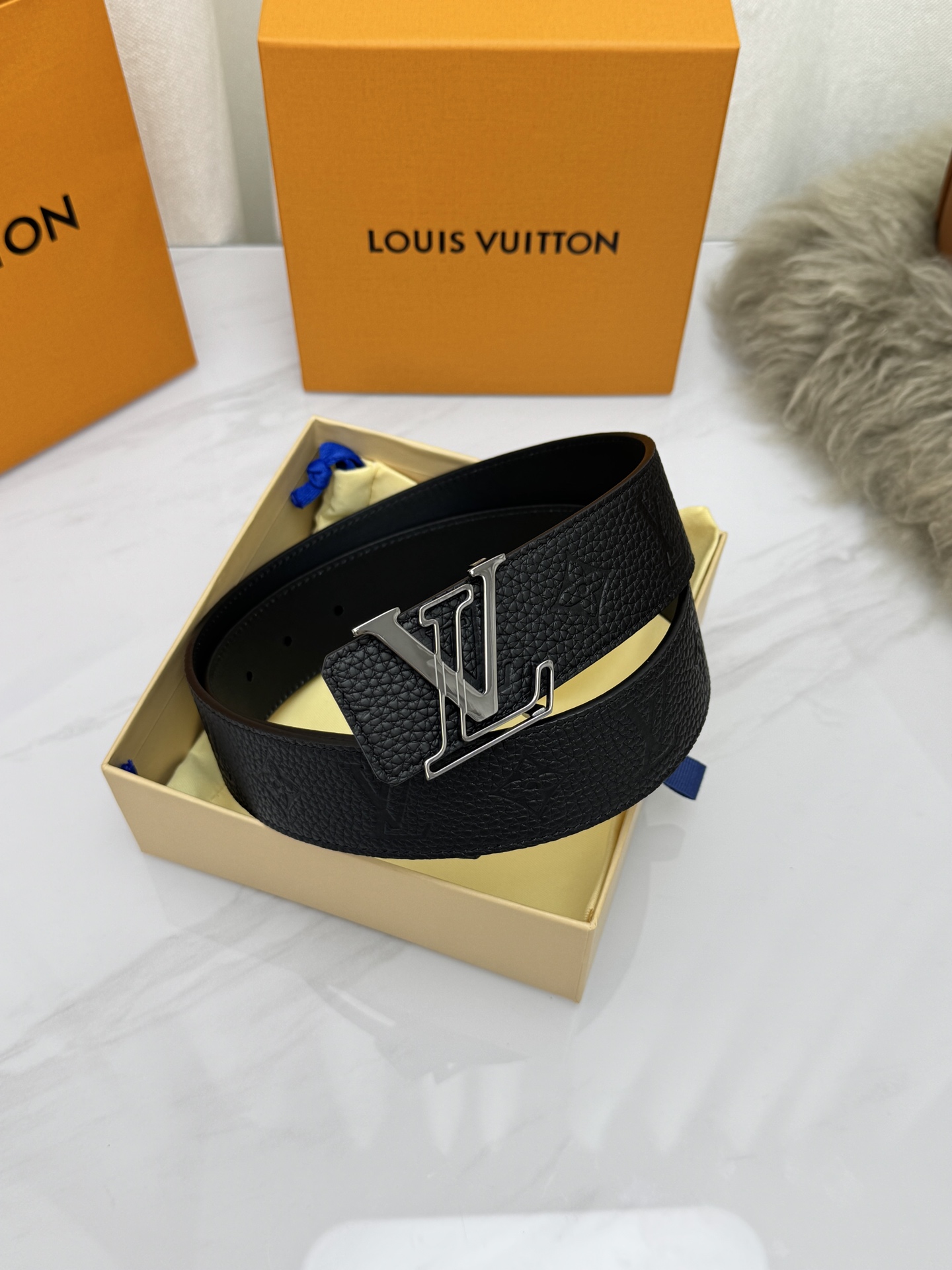 Louis Vuitton Men Taurillon Leather Belt LV