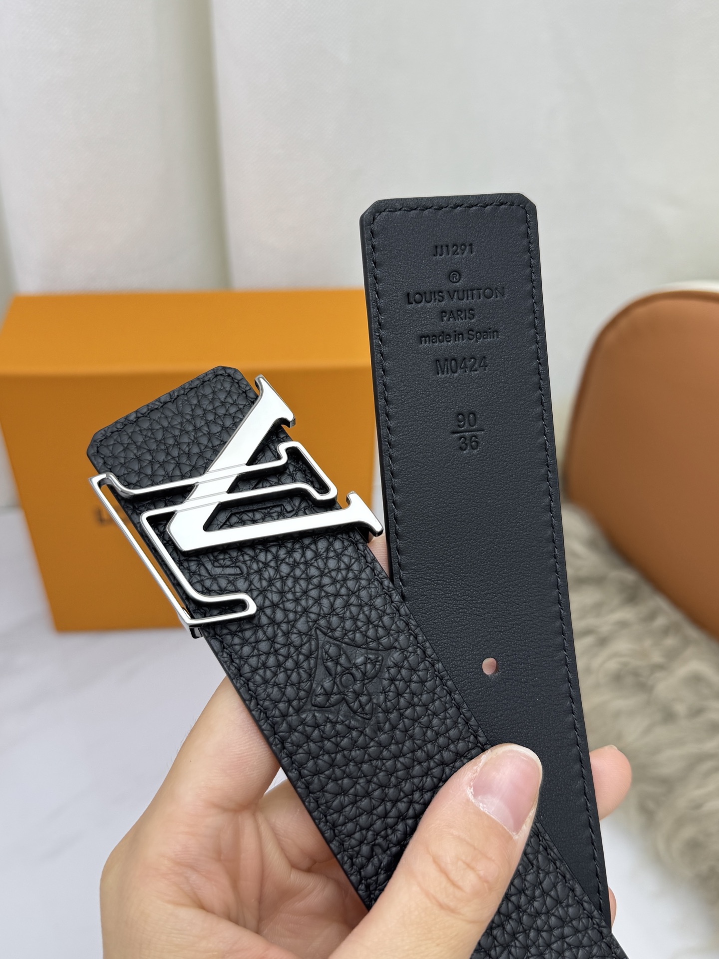 Louis Vuitton Men Taurillon Leather Belt LV