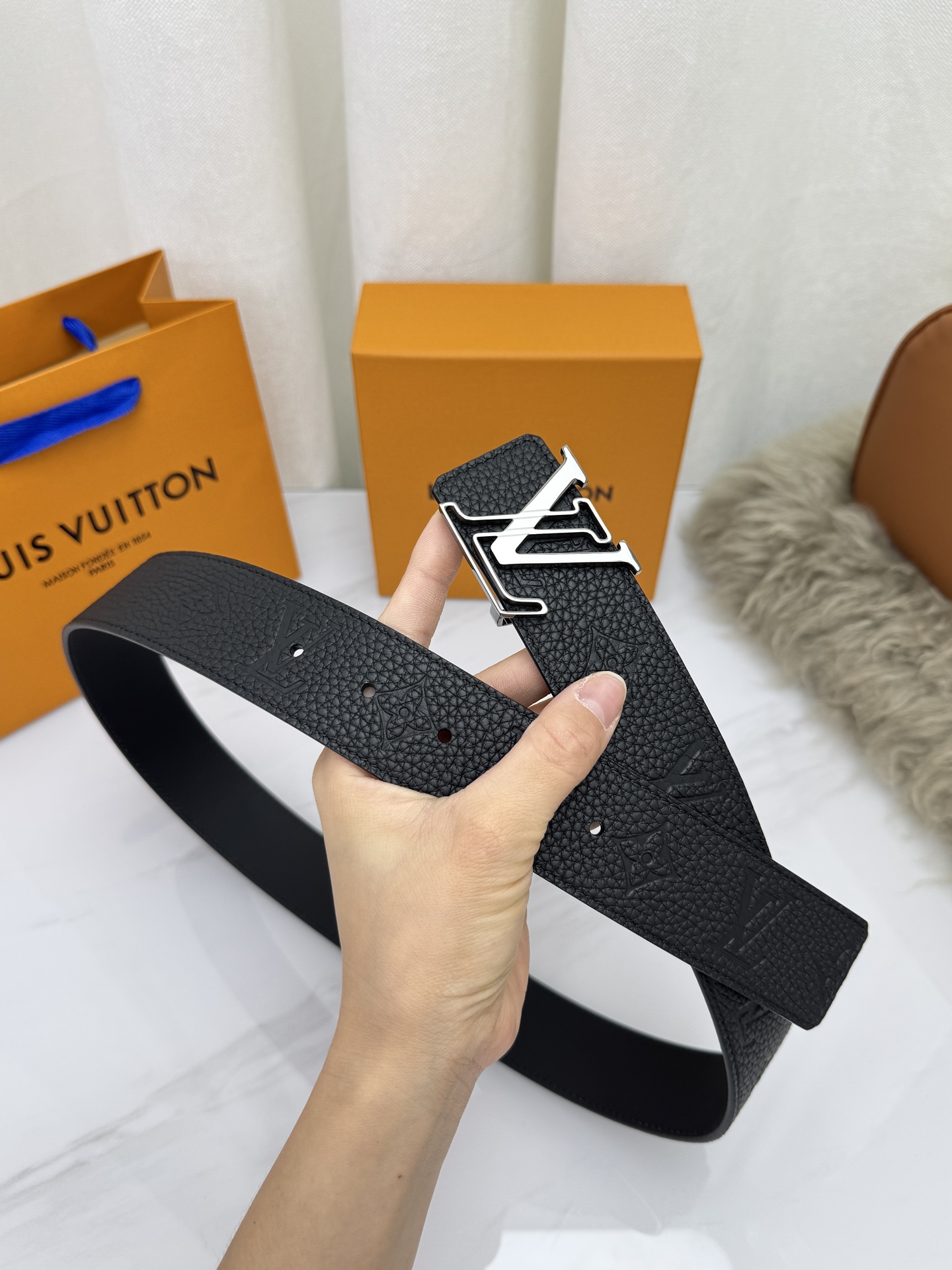 Louis Vuitton Men Taurillon Leather Belt LV