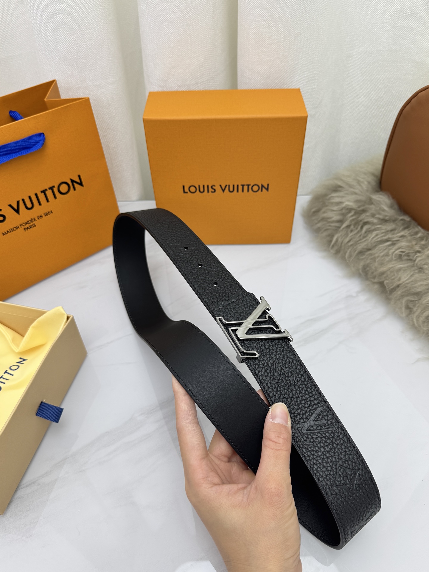 Louis Vuitton Men Taurillon Leather Belt LV