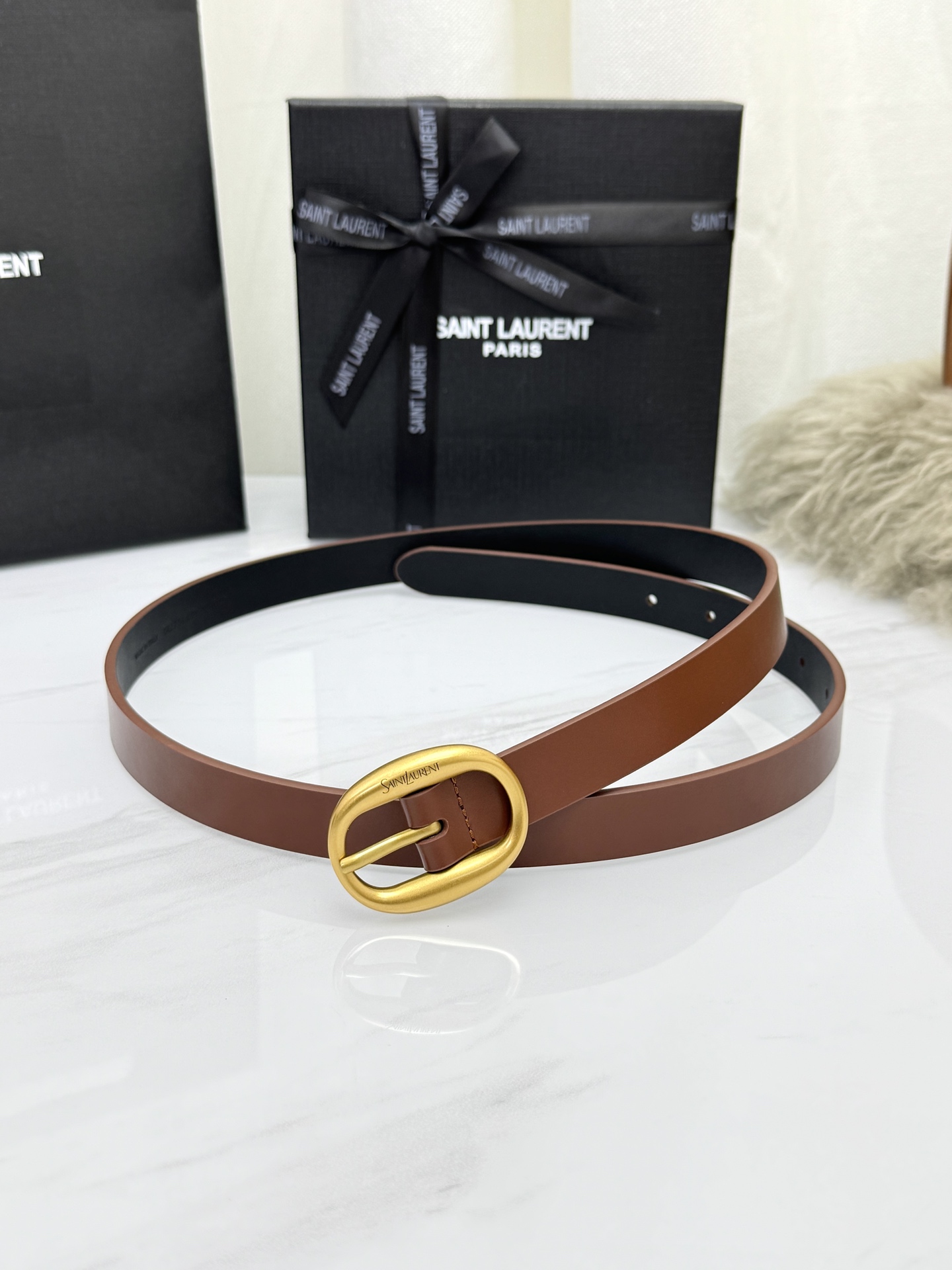 Saint Laurent 圣罗兰女士腰带皮带 原厂真金电渡扣头,意大利原厂皮,宽2.0cm,代购级。 Saint Laurent 圣罗兰女士腰带皮带 原厂真金电渡扣头,意大利原厂皮,宽2.0cm,代购级。