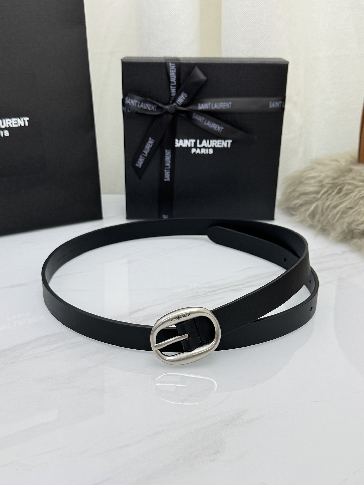 Saint Laurent 圣罗兰女士腰带皮带 原厂真金电渡扣头,意大利原厂皮,宽2.0cm,代购级。 Saint Laurent 圣罗兰女士腰带皮带 原厂真金电渡扣头,意大利原厂皮,宽2.0cm,代购级。