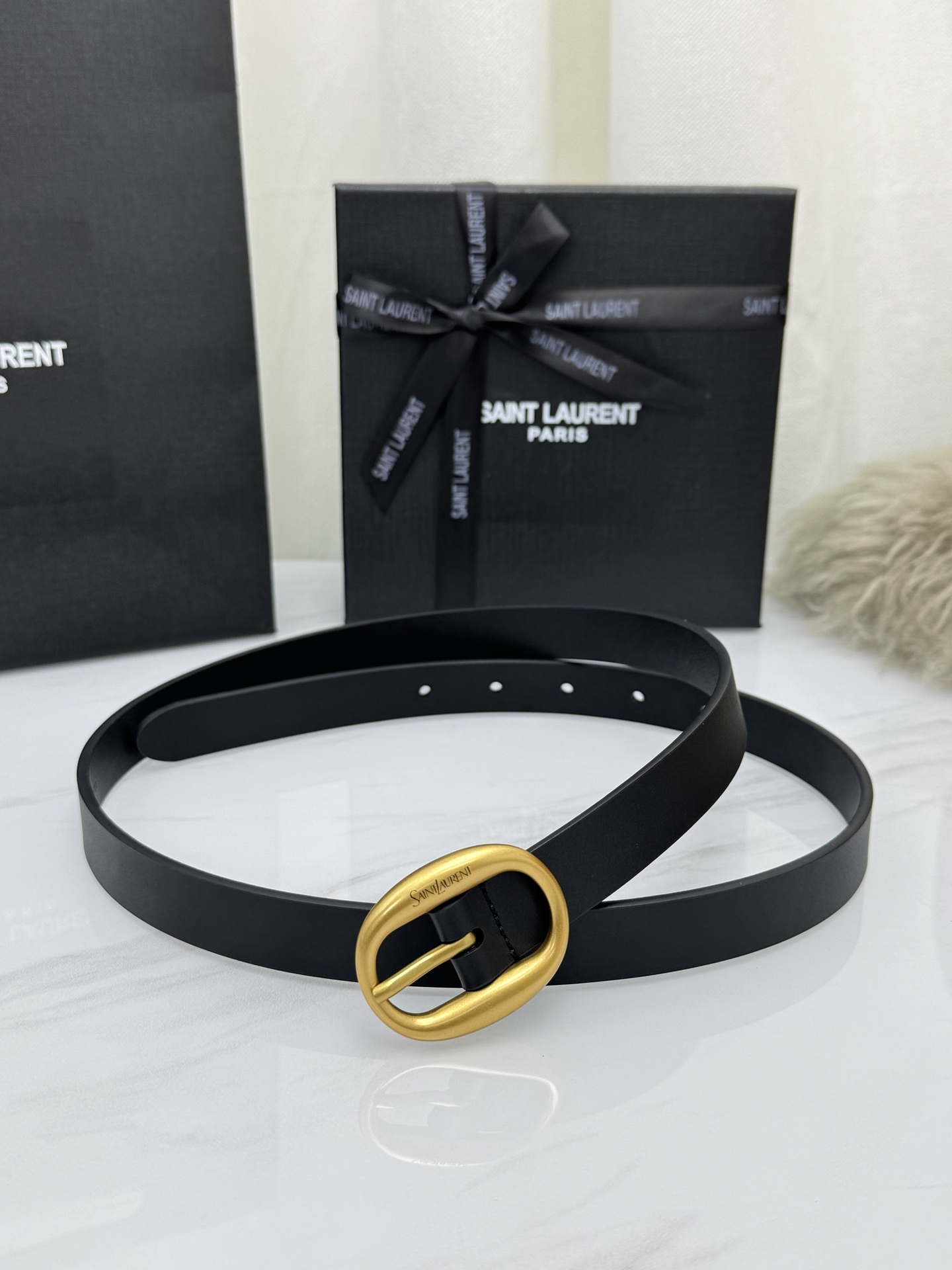 Saint Laurent 圣罗兰女士腰带皮带 原厂真金电渡扣头,意大利原厂皮,宽2.0cm,代购级。 Saint Laurent 圣罗兰女士腰带皮带 原厂真金电渡扣头,意大利原厂皮,宽2.0cm,代购级。