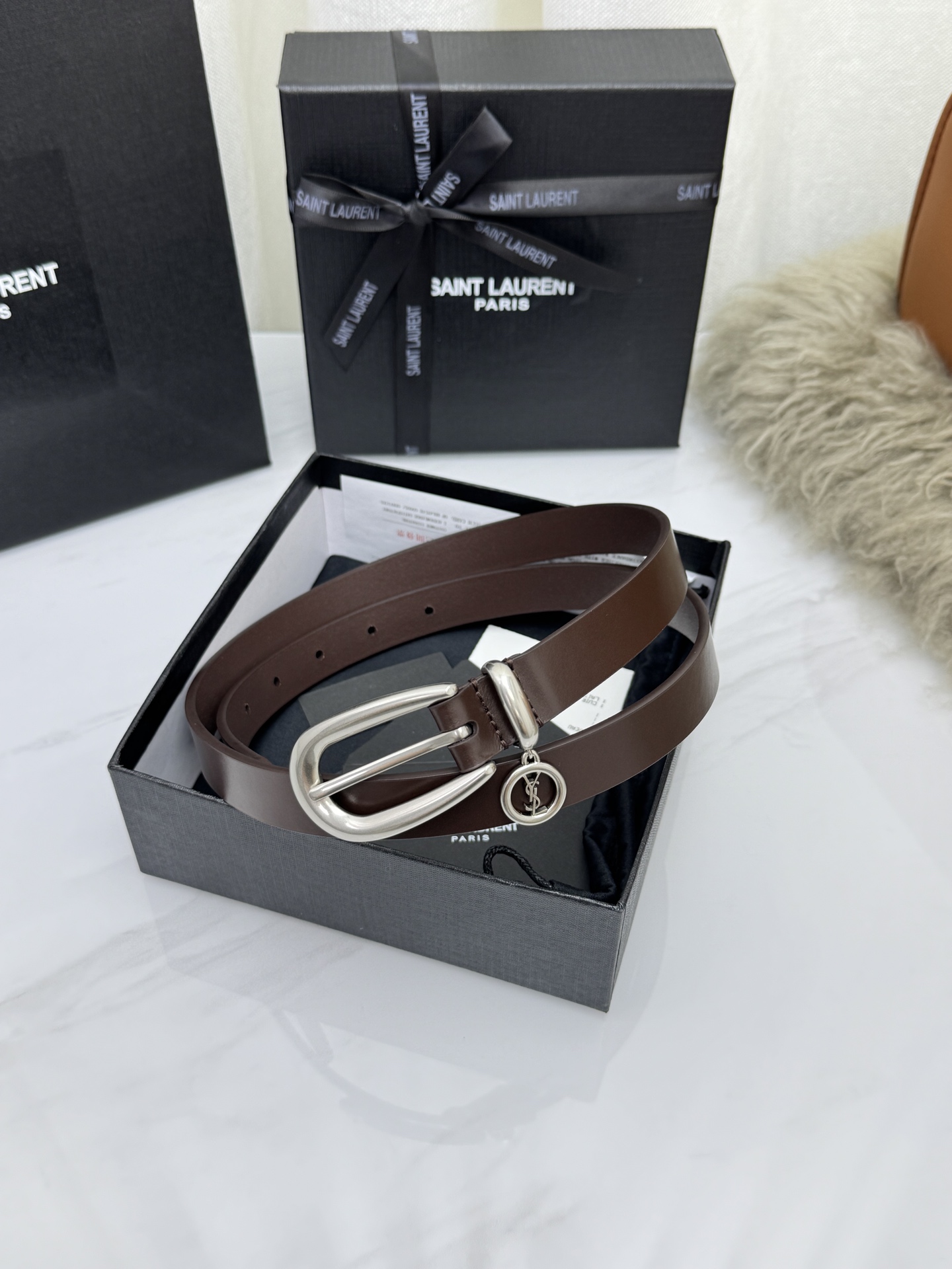 Saint Laurent 圣罗兰女士腰带皮带 原厂真金电渡扣头,意大利原厂皮,宽2.0cm,代购级。 Saint Laurent 圣罗兰女士腰带皮带 原厂真金电渡扣头,意大利原厂皮,宽2.0cm,代购级。