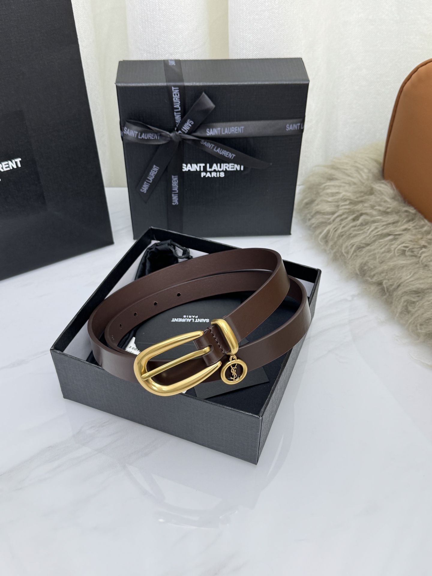 Saint Laurent 圣罗兰女士腰带皮带 原厂真金电渡扣头,意大利原厂皮,宽2.0cm,代购级。 Saint Laurent 圣罗兰女士腰带皮带 原厂真金电渡扣头,意大利原厂皮,宽2.0cm,代购级。