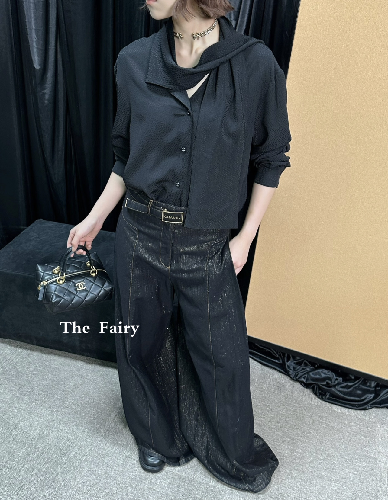 小香 26春夏新款 暗纹飘带衬衫 领口飘带可系蝴蝶结或自然垂下 法式优雅氛围感满分 舒适又精致 日常都能