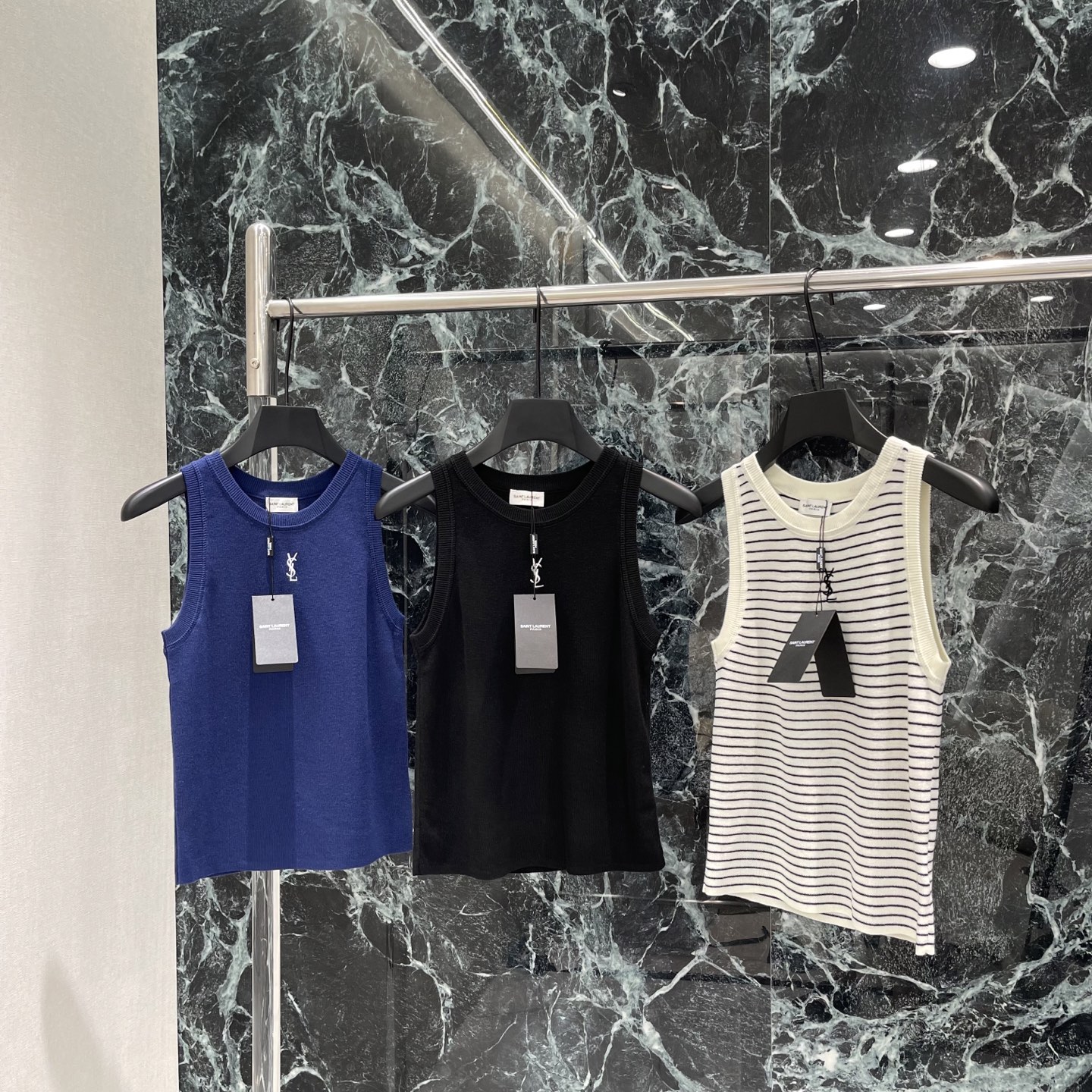 NO:786280,P The highest version on the market, the girl will inspect the goods, trim the three marks on the threads, and ship the goods. You can send pictures and take videos. If you want quality or service, please add me on WeChat. We will not accept urgent orders. Saint Laurent 26 new summer style striped knitted vest. Sleeveless round neck design. Simple and classic. The YSL embroidery on the chest is very recognizable. The stripe element is versatile.  It's OK to wear alone or layered. It can be easily used for commuting, vacationing, and daily outings. It is a must-have item for the summer wardrobe! Three colors SML, Yves Saint Laurent-clothing, saint laurent, saint laurent,19860909P市面最高版本小妹验货、修剪线头上三标、发货可发图及拍视频,要品质要服务的加我微信,不接急单. 圣罗兰 26夏季新款 条纹针织背心 无袖圆领设计 简约又经典,胸前YSL刺绣超有辨识度 条纹元素百搭 单穿或内搭都很OK,通勤,度假,日常出街都能轻松驾驭,是夏季衣橱必备单品!三个色SML,圣罗兰-服装,saint laurent,saint laurent,,Women's clothing