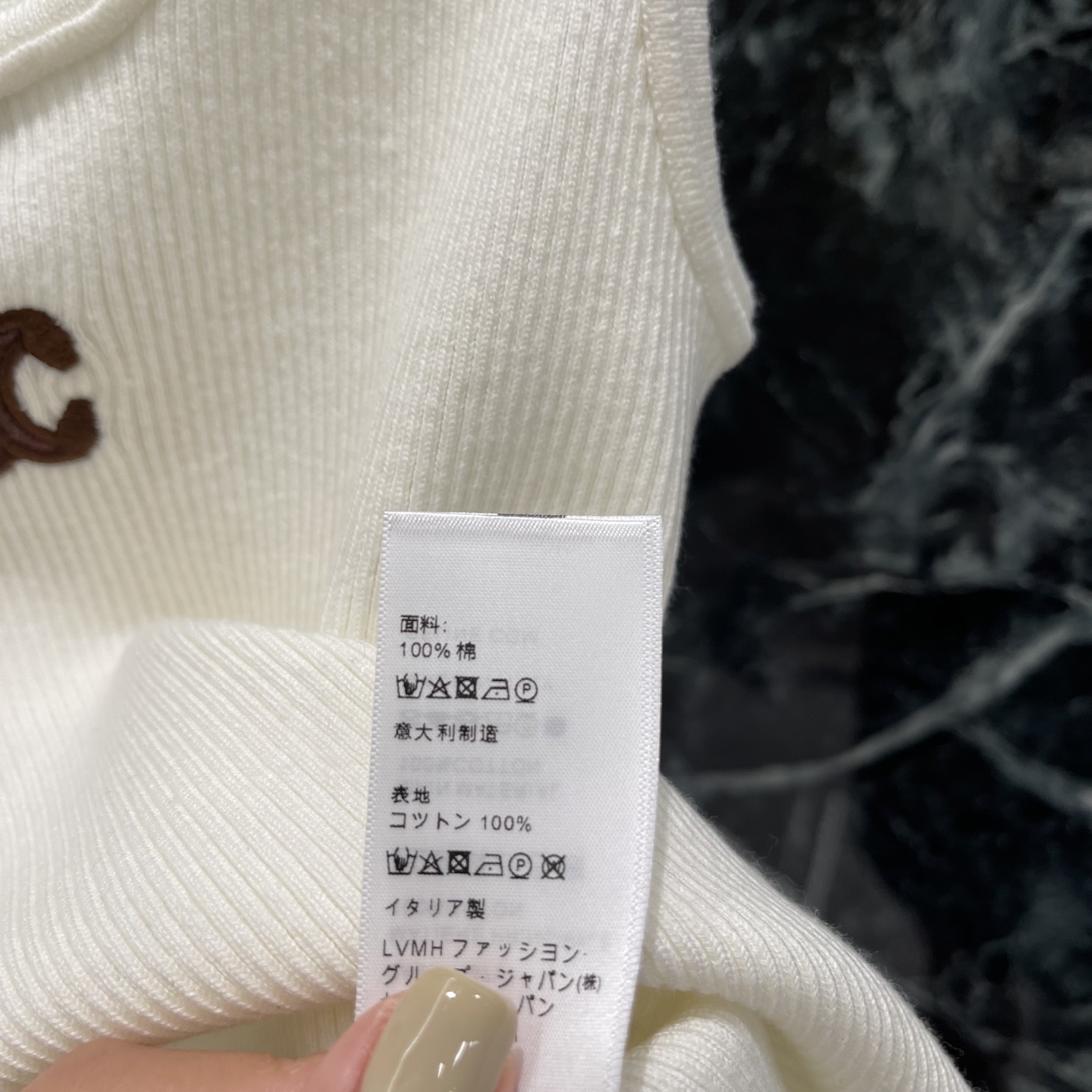 CE 26c夏季新款 刺绣针织背心 U领无袖设计简约大方，夏天单穿或内搭都很OK!胸前品牌标志超有辨识度