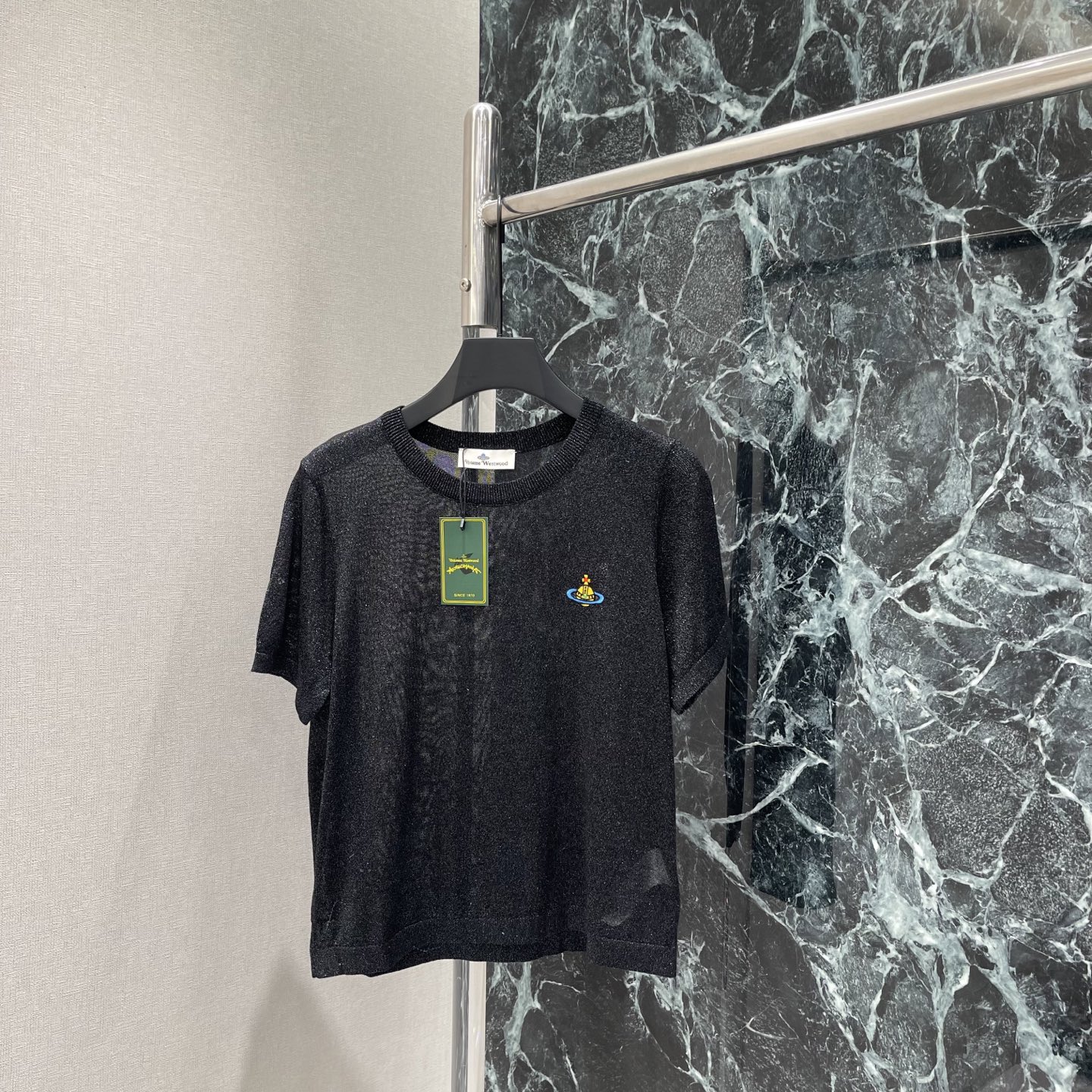 土星 26夏季新款 刺绣针织T恤 胸前彩色土星刺绣超有辨识度 朋克+复古风满满 圆领+正肩设计 修饰肩部