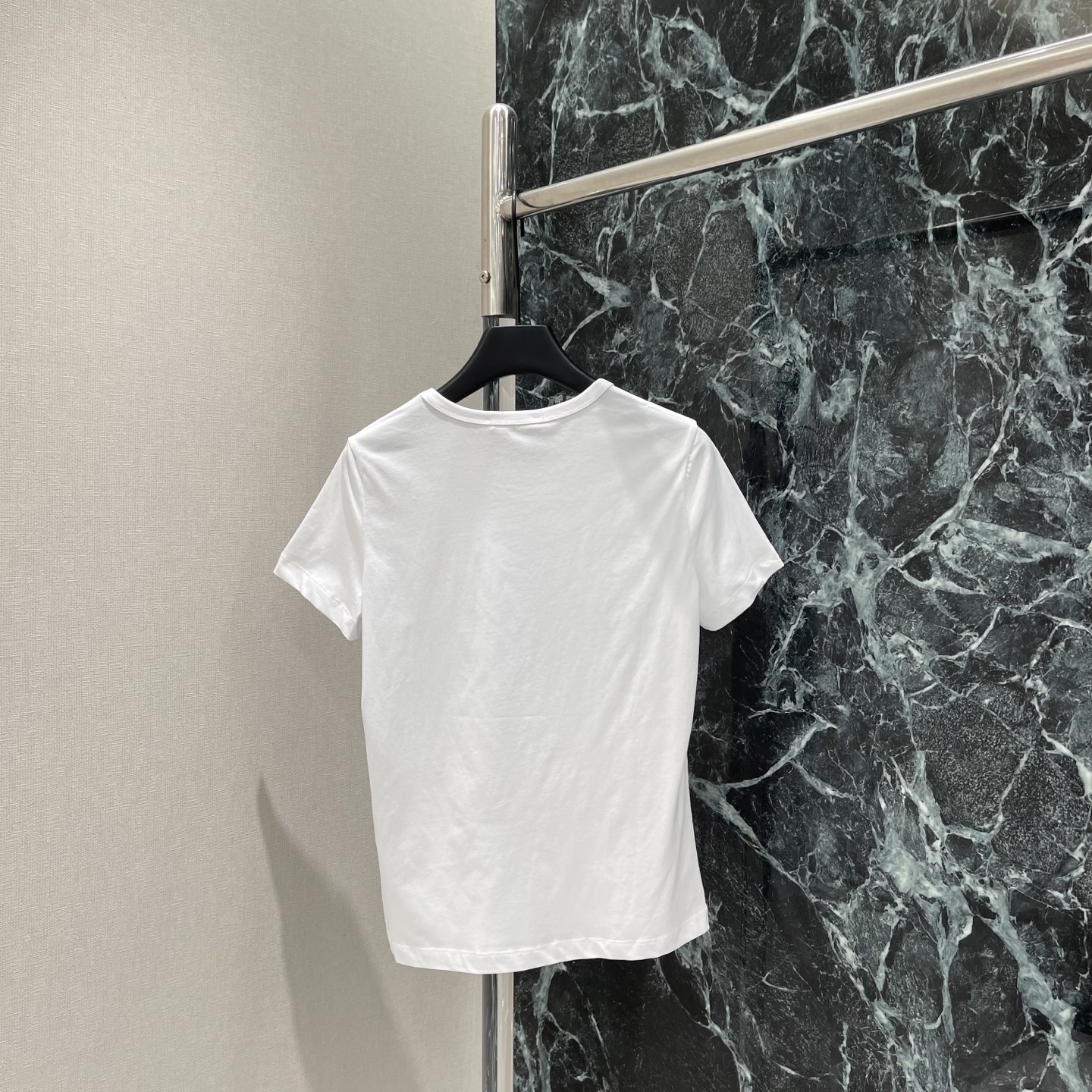 Marn 26夏季新款 花朵短袖T 领口点缀黑白花朵刺绣 细节精致 右肩”Marn品牌刺绣 辨识度满分 