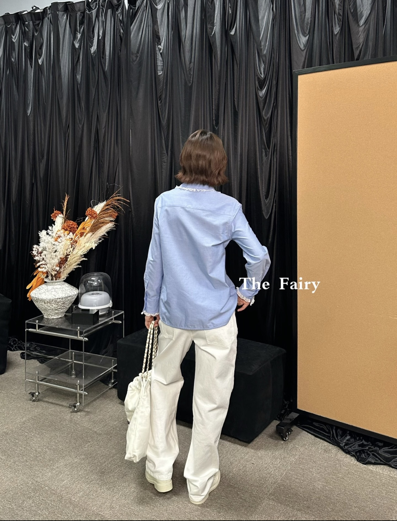 小香 26夏季新款 双C牛仔裤 后袋双C刺绣超有辨识度。高腰直筒设计 修饰腰臀比例 显瘦又显腿长!金属双