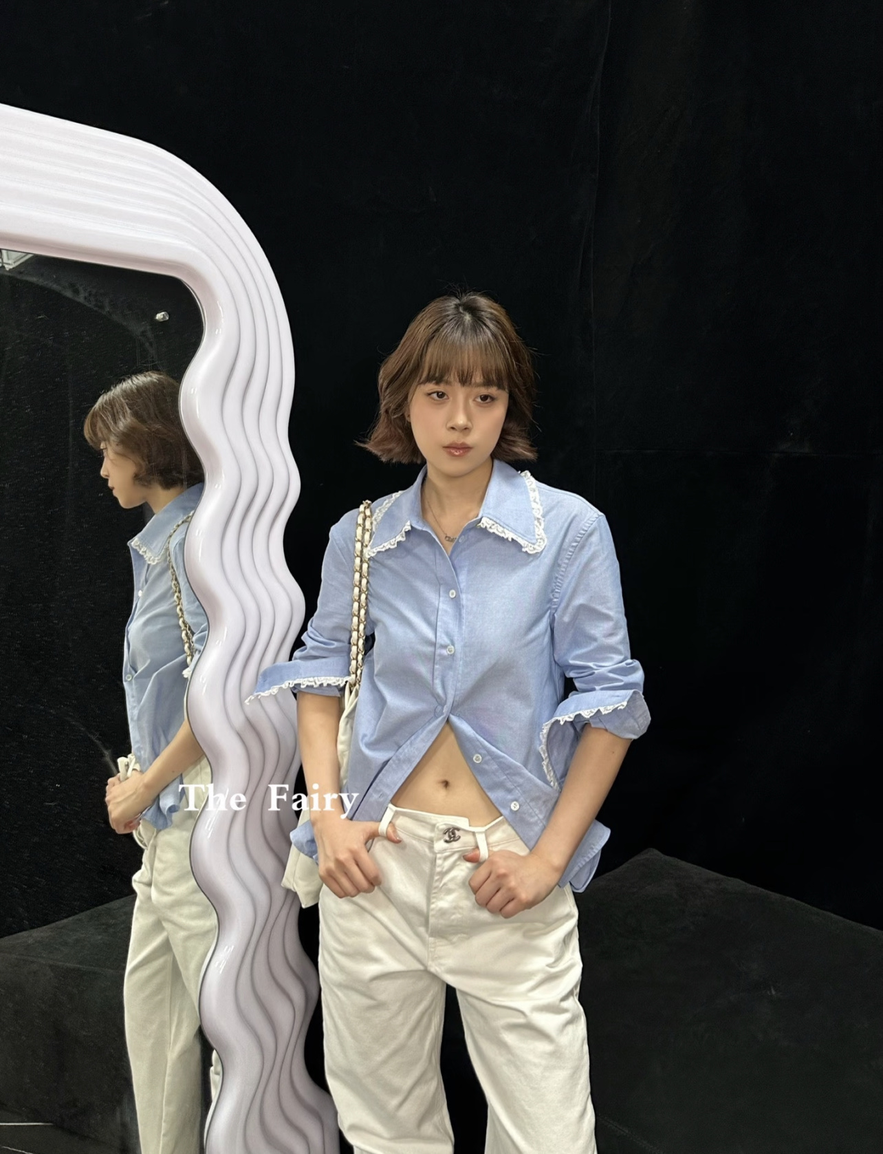 小香 26夏季新款 双C牛仔裤 后袋双C刺绣超有辨识度。高腰直筒设计 修饰腰臀比例 显瘦又显腿长!金属双