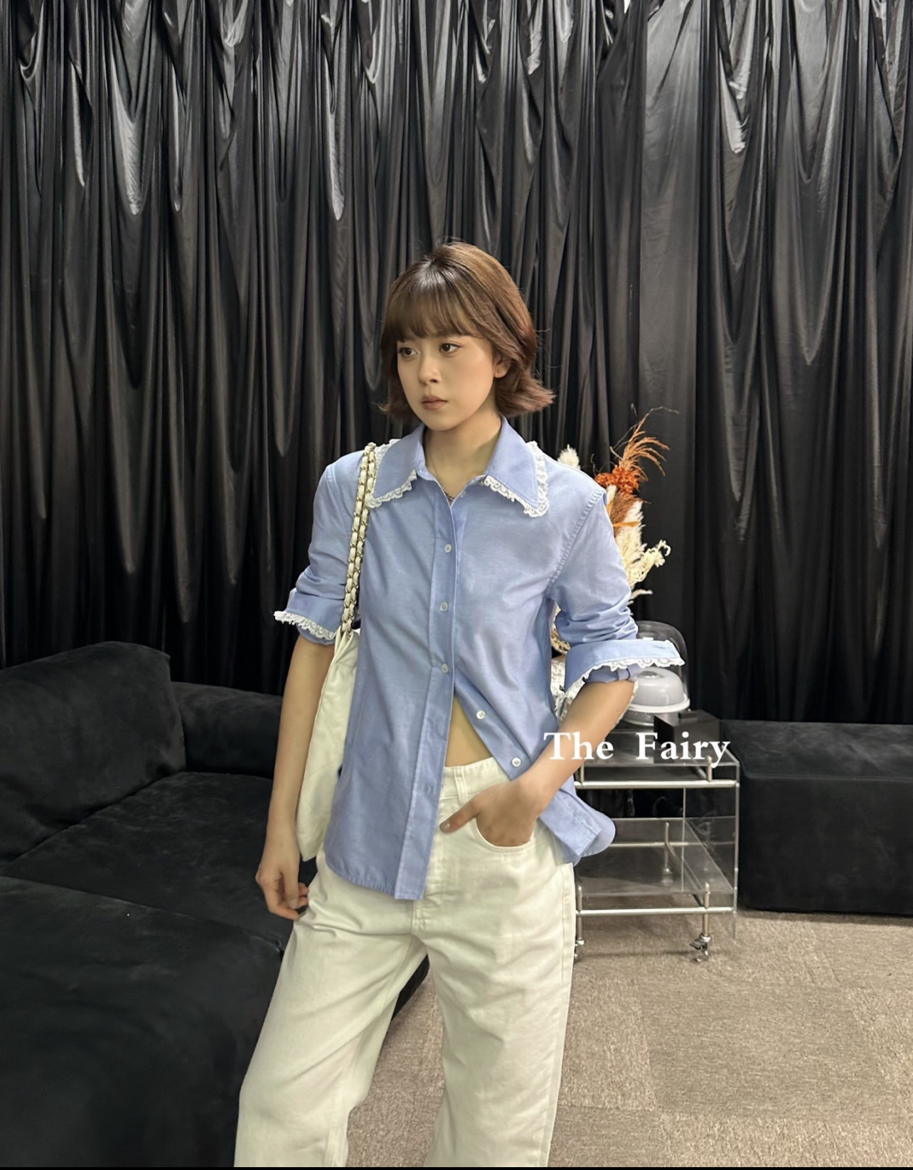 小香 26夏季新款 双C牛仔裤 后袋双C刺绣超有辨识度。高腰直筒设计 修饰腰臀比例 显瘦又显腿长!金属双