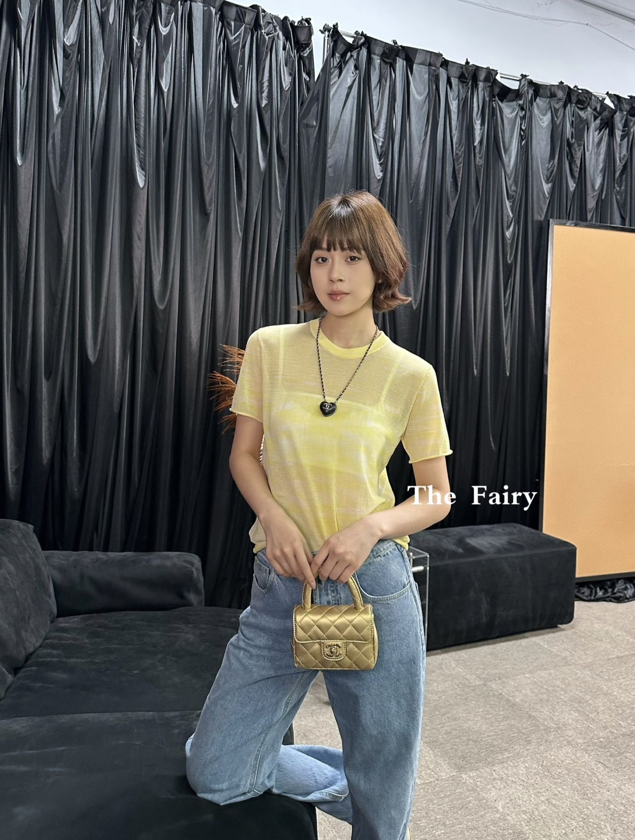 小香 26夏季新款 双C牛仔裤 浅蓝水洗丹宁面料 后袋双C刺绣超有辨识度。高腰直筒设计 修饰腰臀比例 显