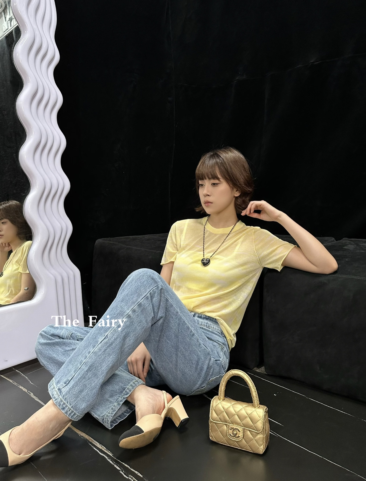 小香 26夏季新款 双C牛仔裤 浅蓝水洗丹宁面料 后袋双C刺绣超有辨识度。高腰直筒设计 修饰腰臀比例 显
