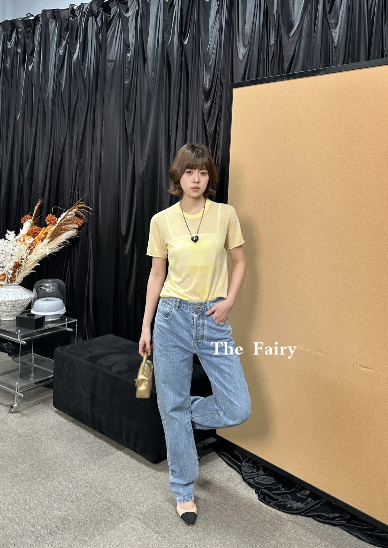 小香 26夏季新款 双C牛仔裤 浅蓝水洗丹宁面料 后袋双C刺绣超有辨识度。高腰直筒设计 修饰腰臀比例 显