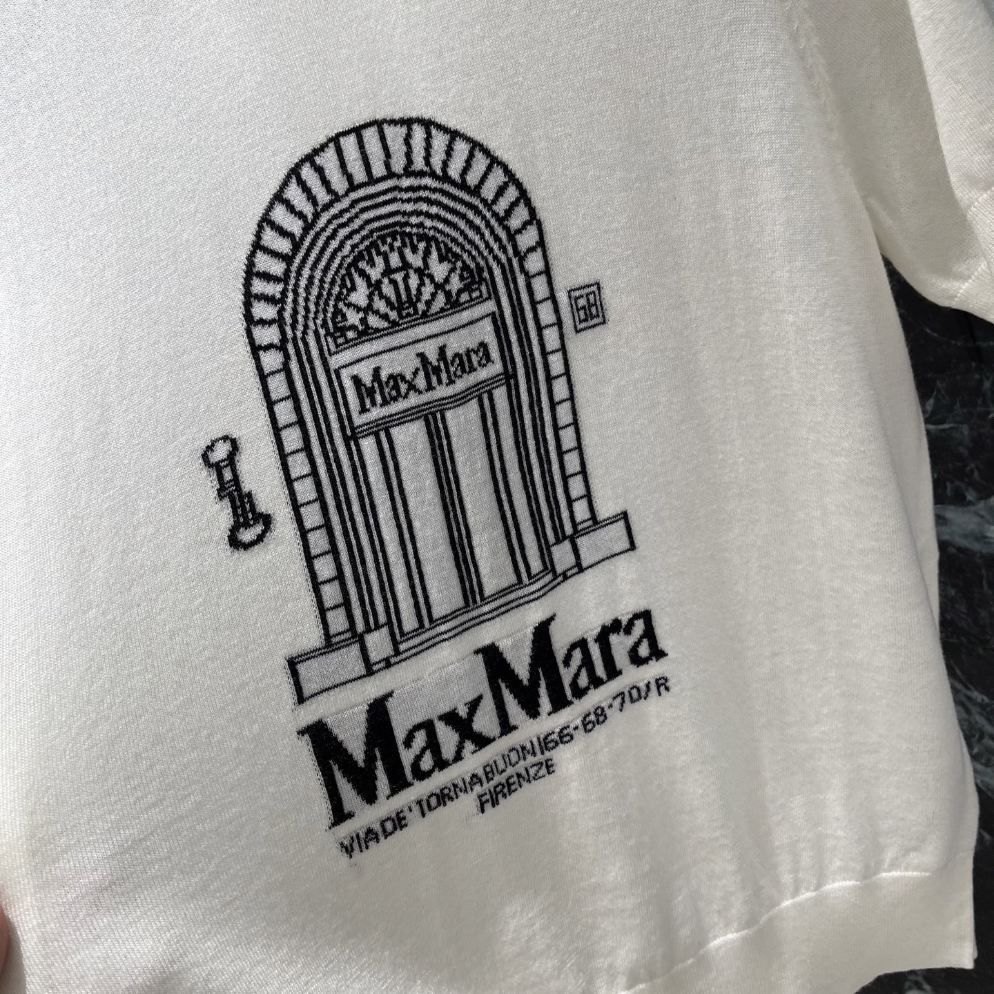MaxMar 26夏季新款 刺绣针织短袖 胸前拱门刺绣+品牌字母 细节满分 圆领撞色罗纹设计 日常通勤都