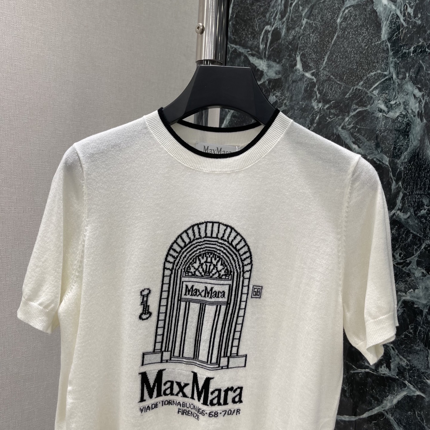 MaxMar 26夏季新款 刺绣针织短袖 胸前拱门刺绣+品牌字母 细节满分 圆领撞色罗纹设计 日常通勤都