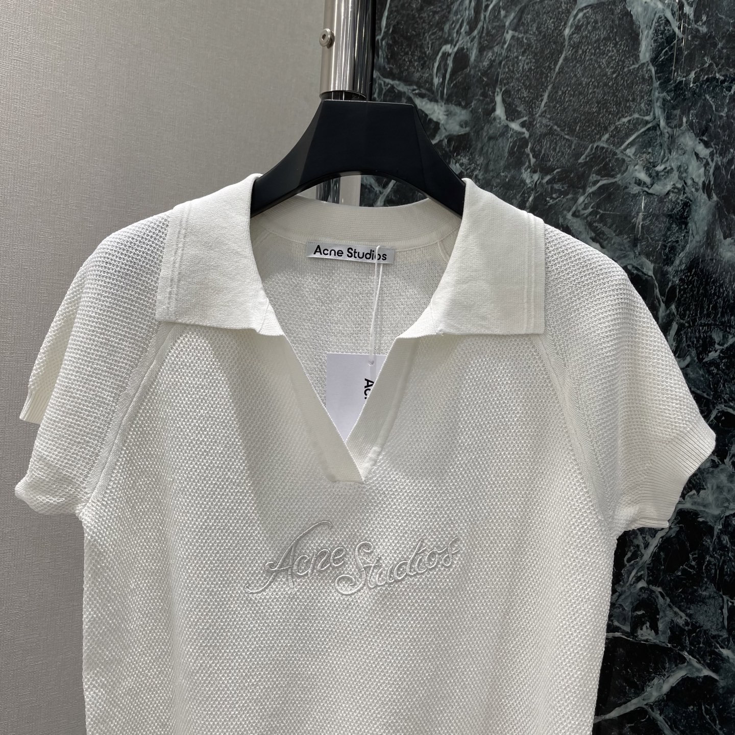 Acne 26夏季新款 针织Polo衫 海鸥领设计优雅又有型 胸前品牌刺绣低调提升辨识度 短袖简约百搭 
